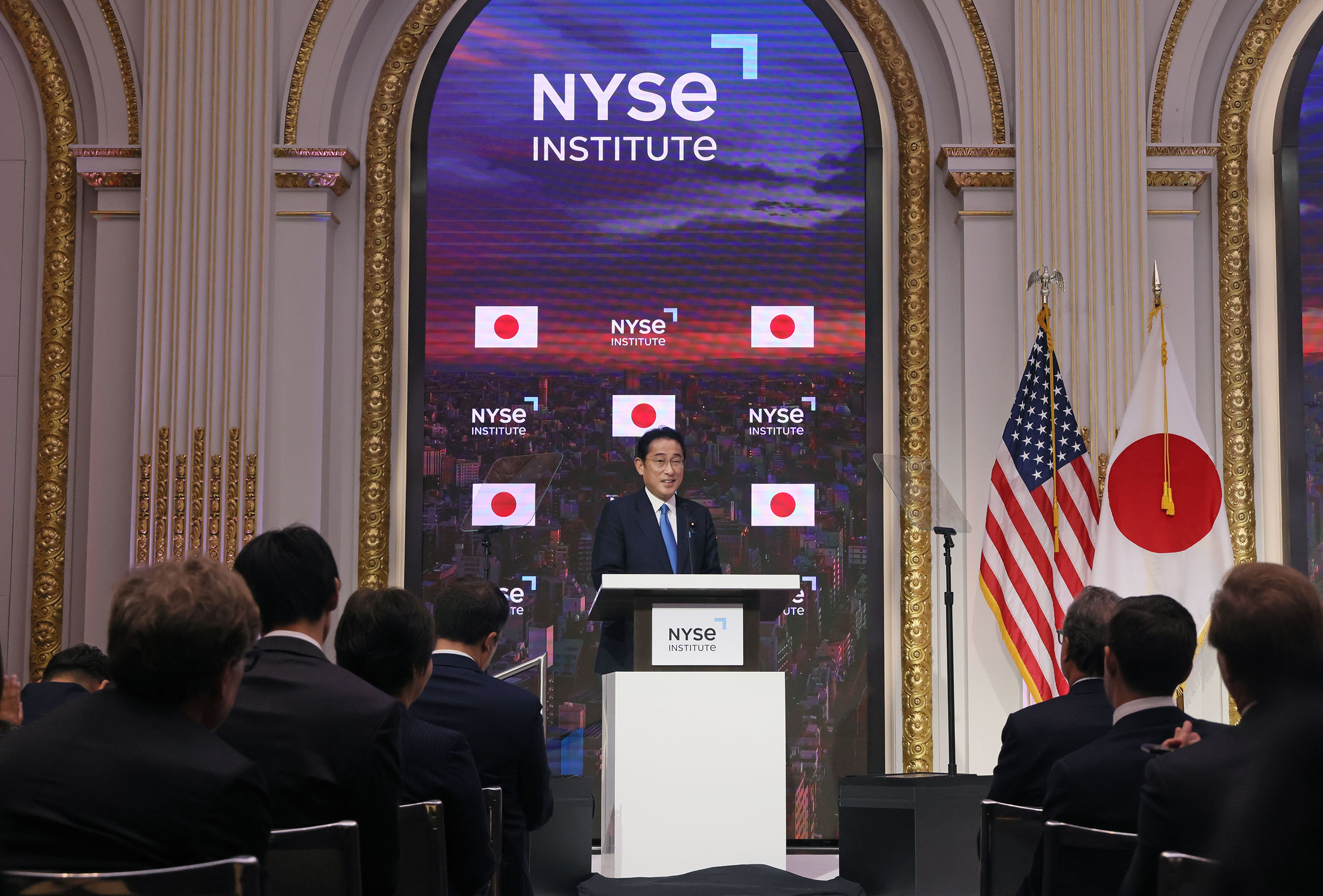 ＮＹＳＥでスピーチする岸田総理４