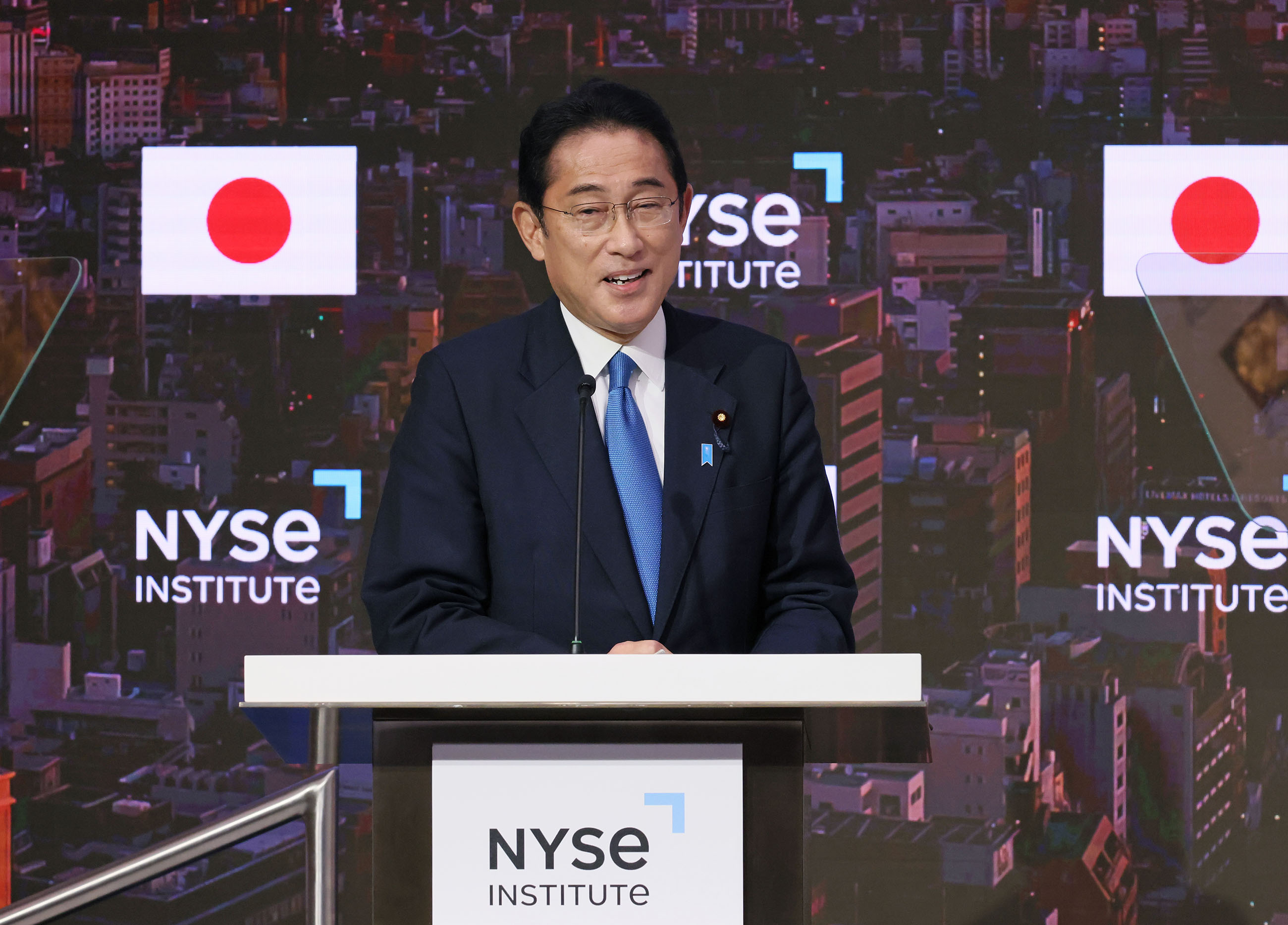 ＮＹＳＥでスピーチする岸田総理５