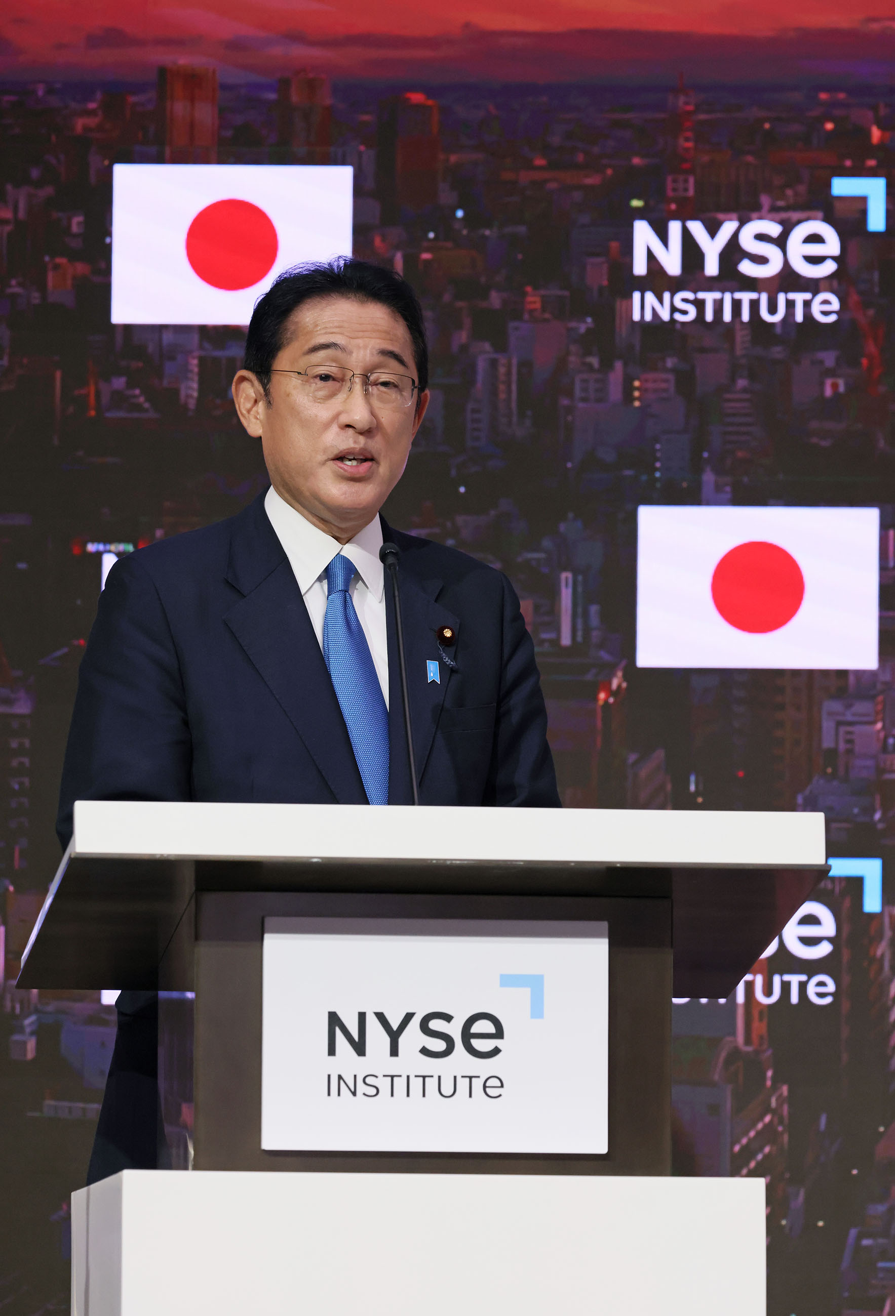 ＮＹＳＥでスピーチする岸田総理６