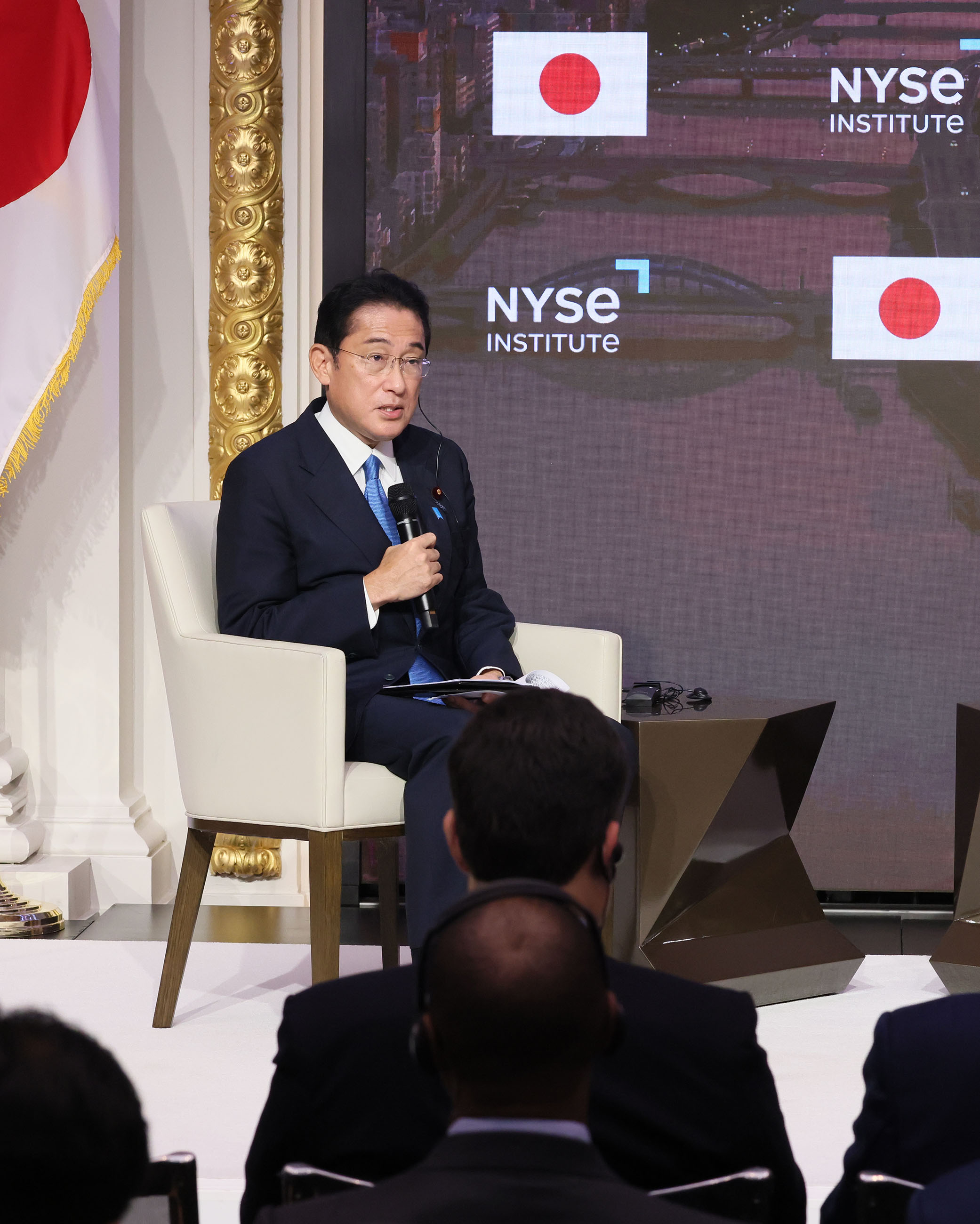 スピーチ後に質疑応答する岸田総理４