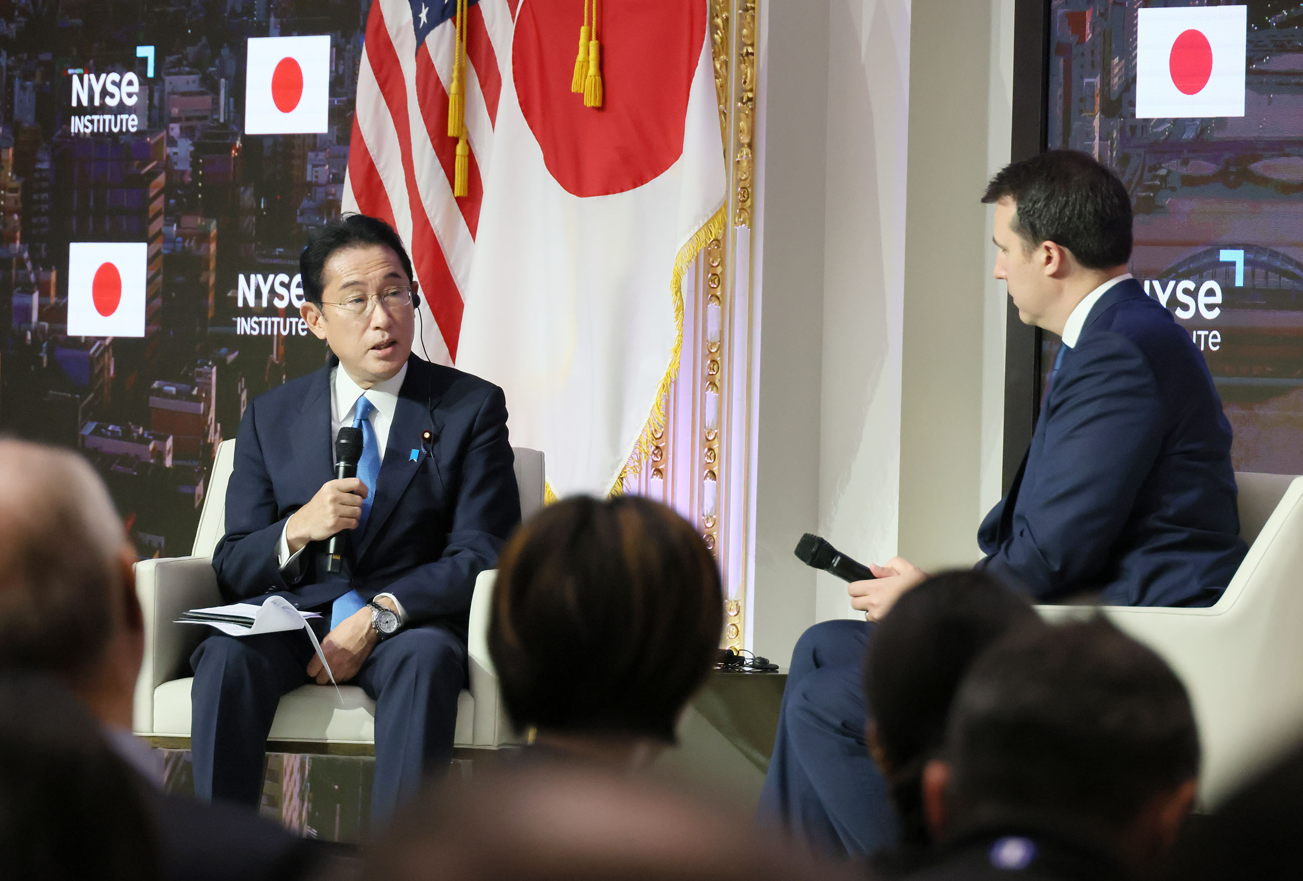 スピーチ後に質疑応答する岸田総理５