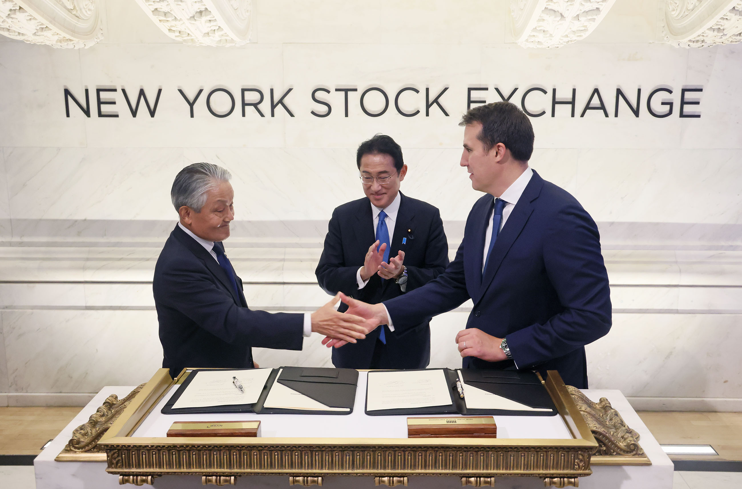 ＭＯＵ締結に立ち会う岸田総理２