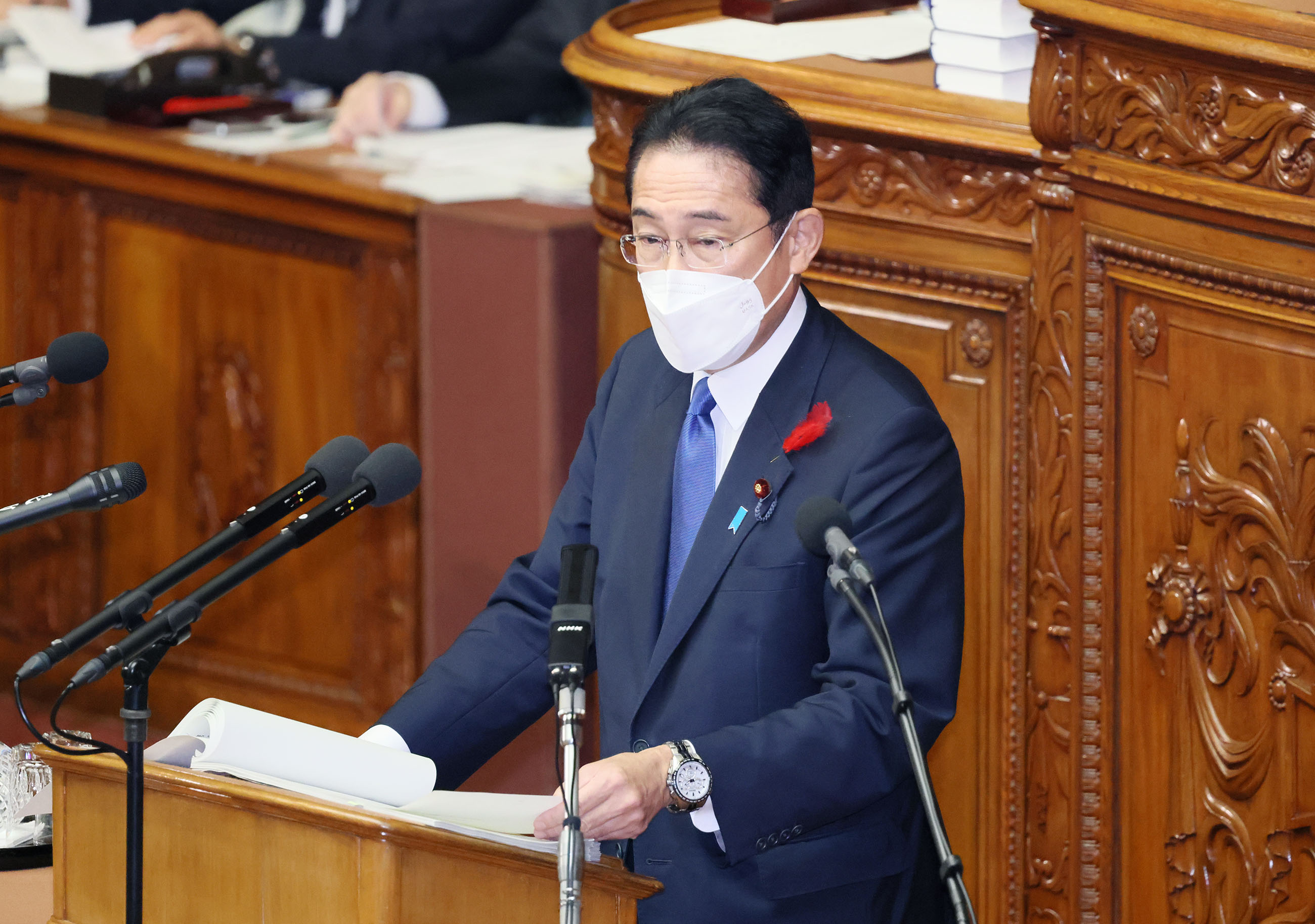 衆議院本会議で所信表明演説を行う岸田総理１