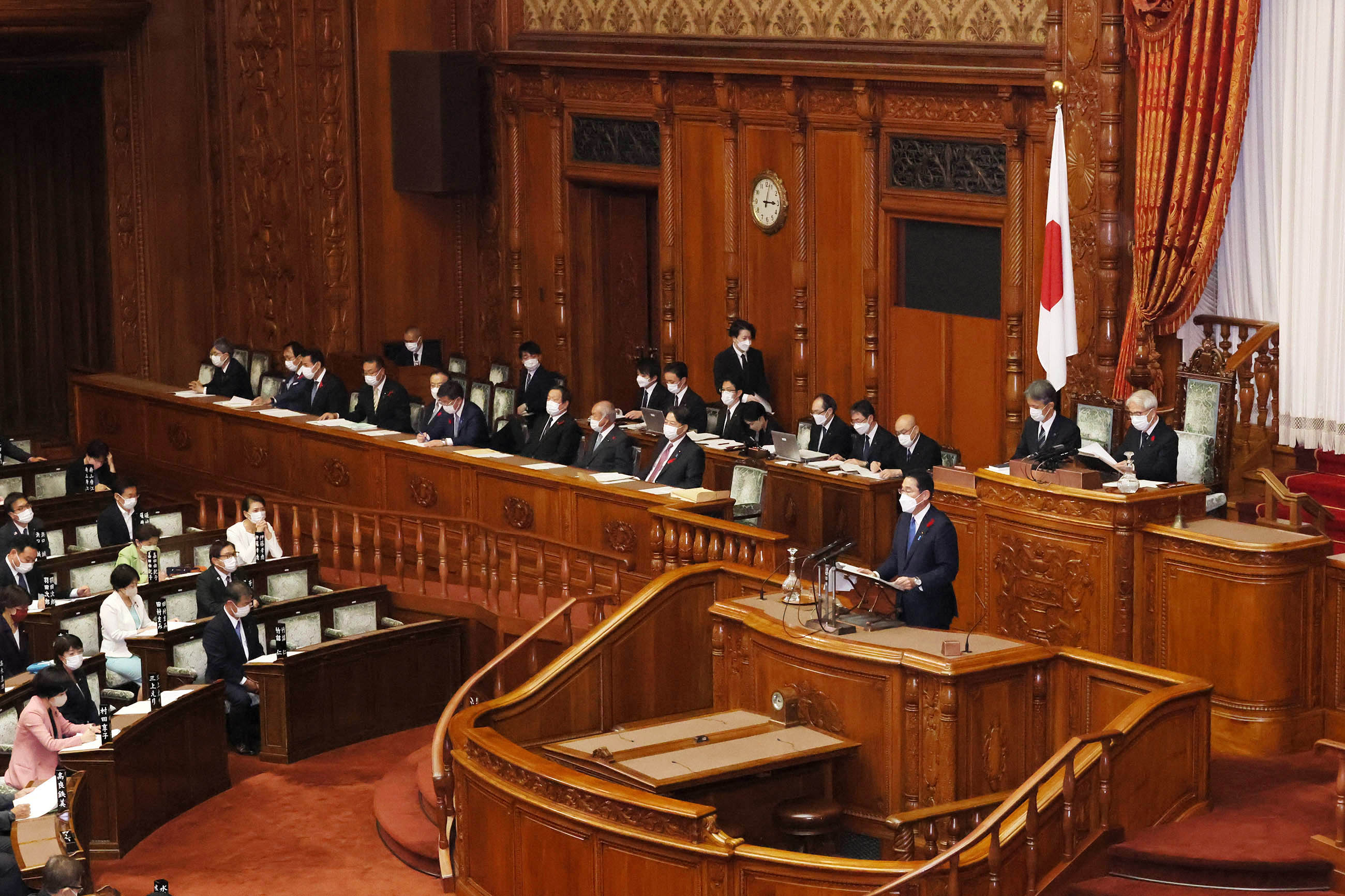 参議院本会議で所信表明演説を行う岸田総理５