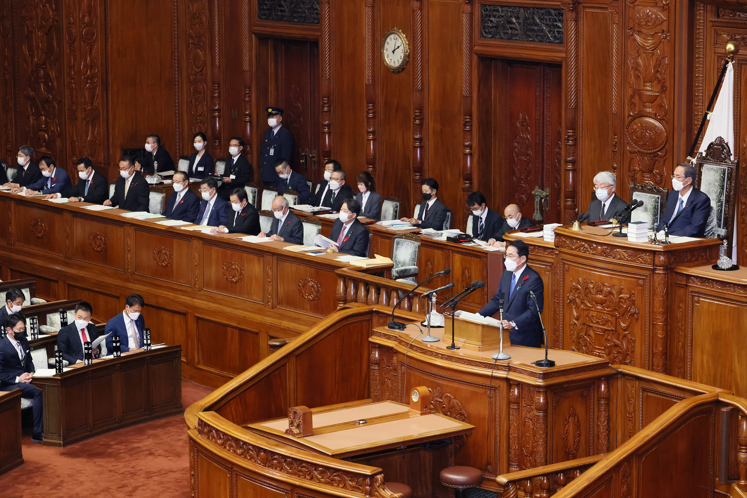 衆議院本会議で所信表明演説を行う岸田総理５