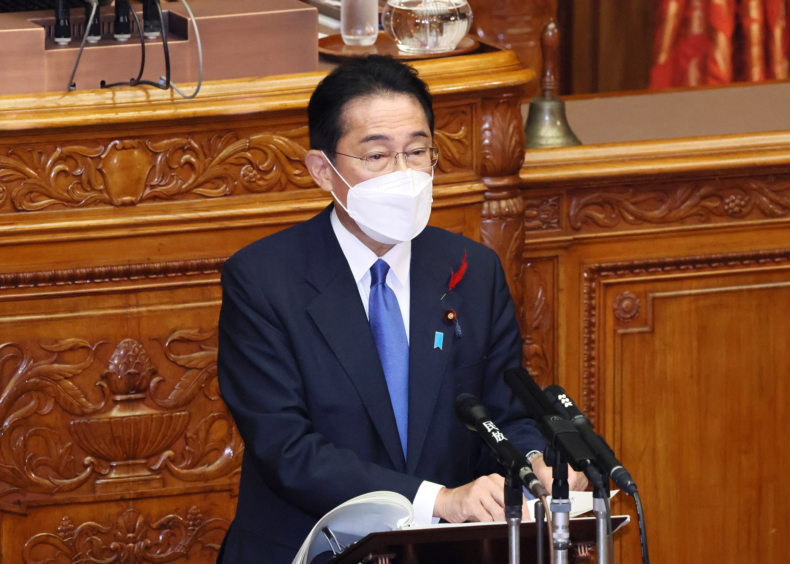 参議院本会議で所信表明演説を行う岸田総理１
