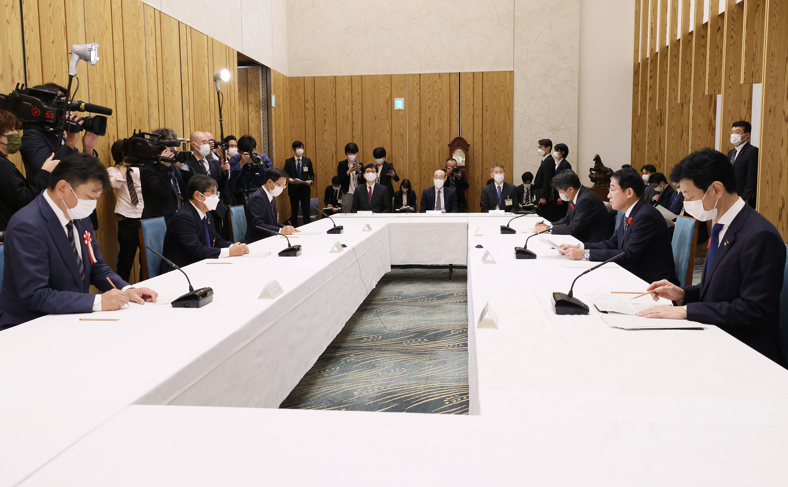 挨拶する岸田総理２