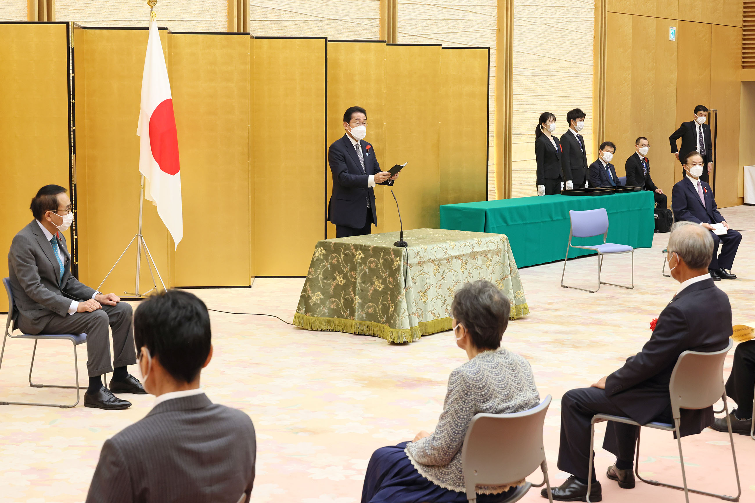 挨拶する岸田総理１