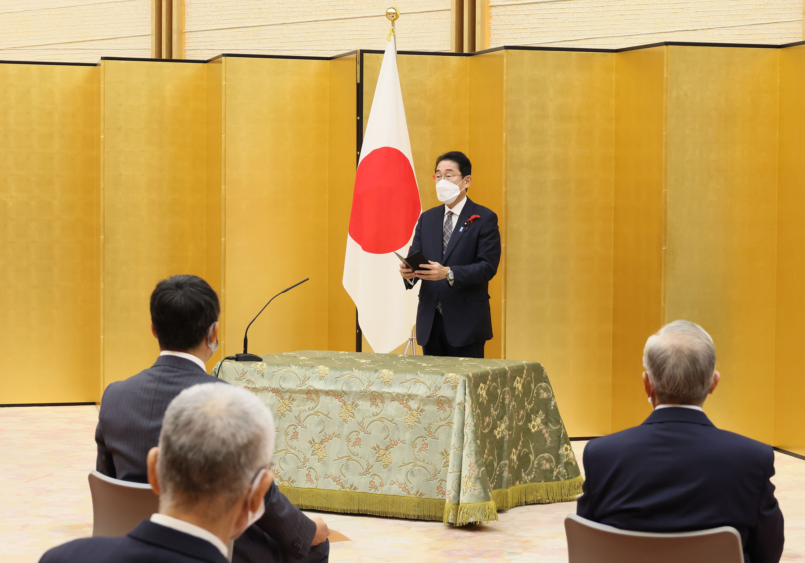 挨拶する岸田総理２