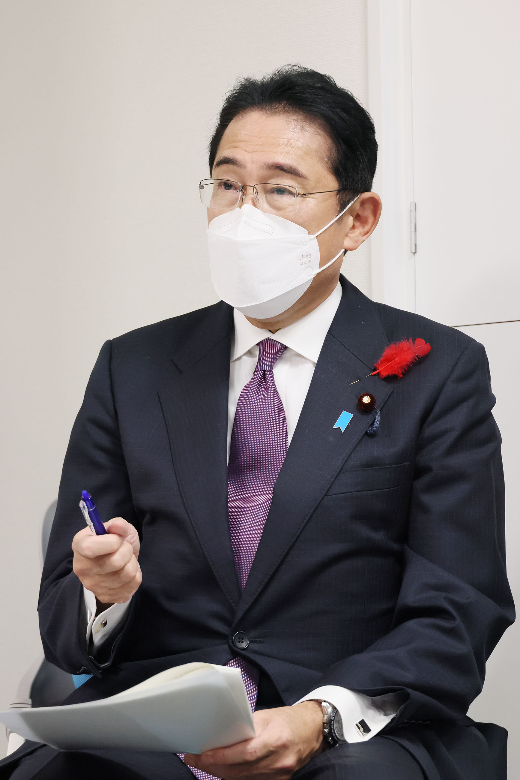 車座対話で話をする岸田総理２