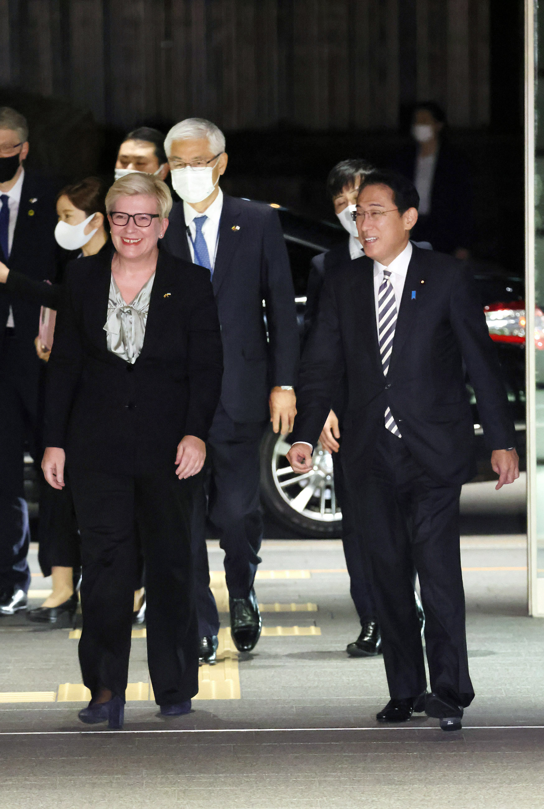 シモニーテ・リトアニア首相を出迎える岸田総理