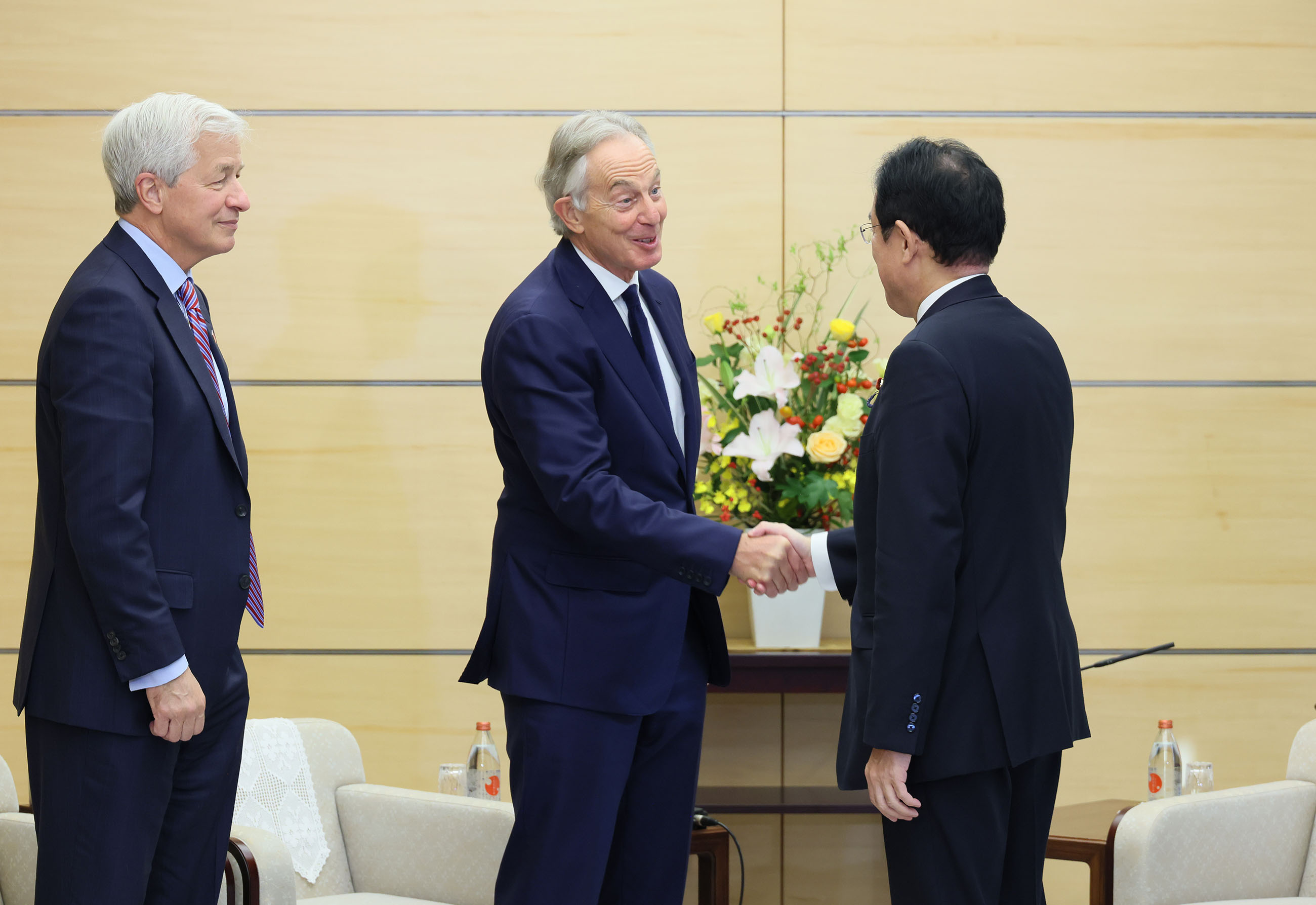 表敬を受ける岸田総理２