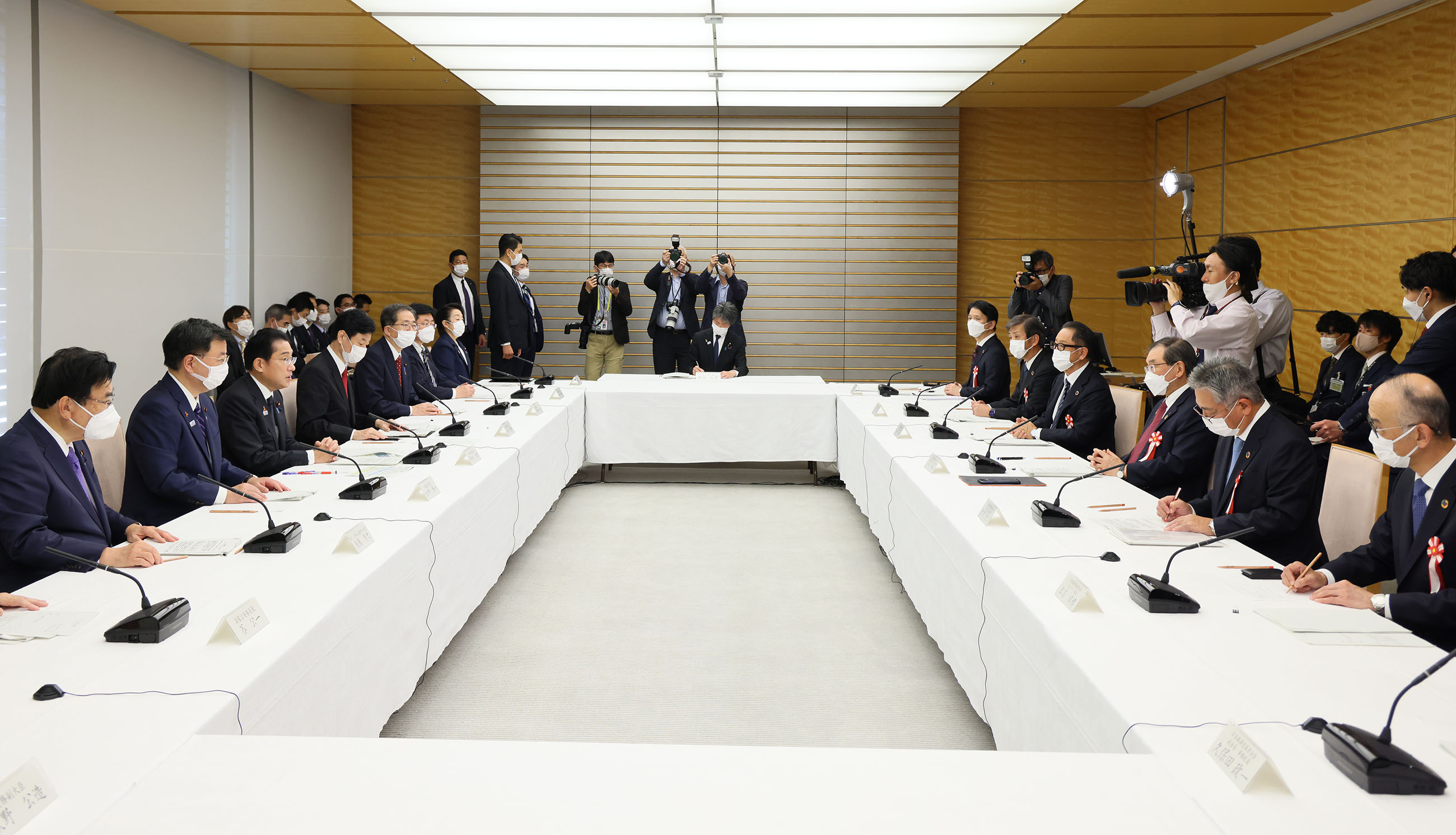 会議のまとめを行う岸田総理２