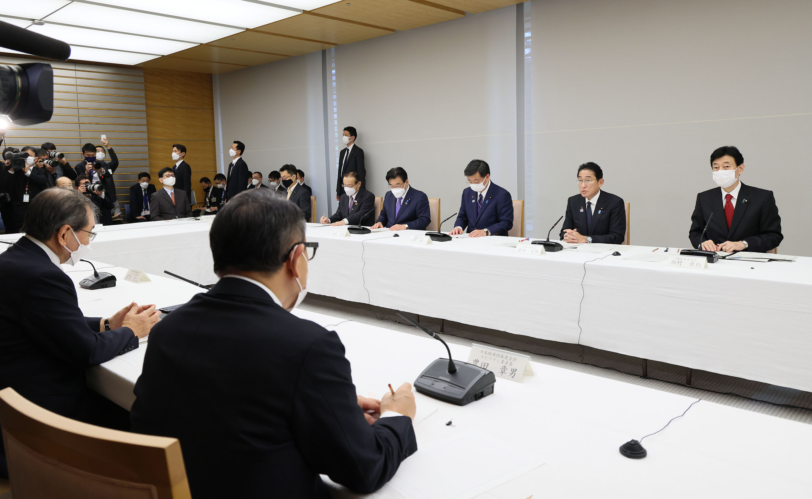 会議のまとめを行う岸田総理３