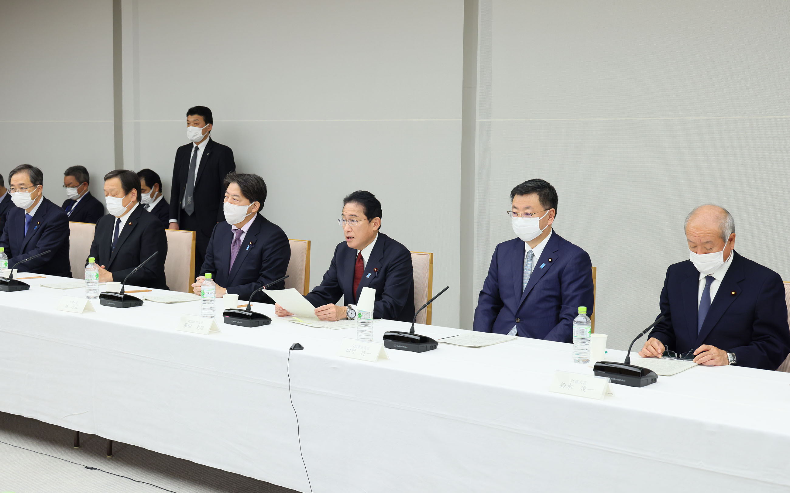 会議のまとめを行う岸田総理１