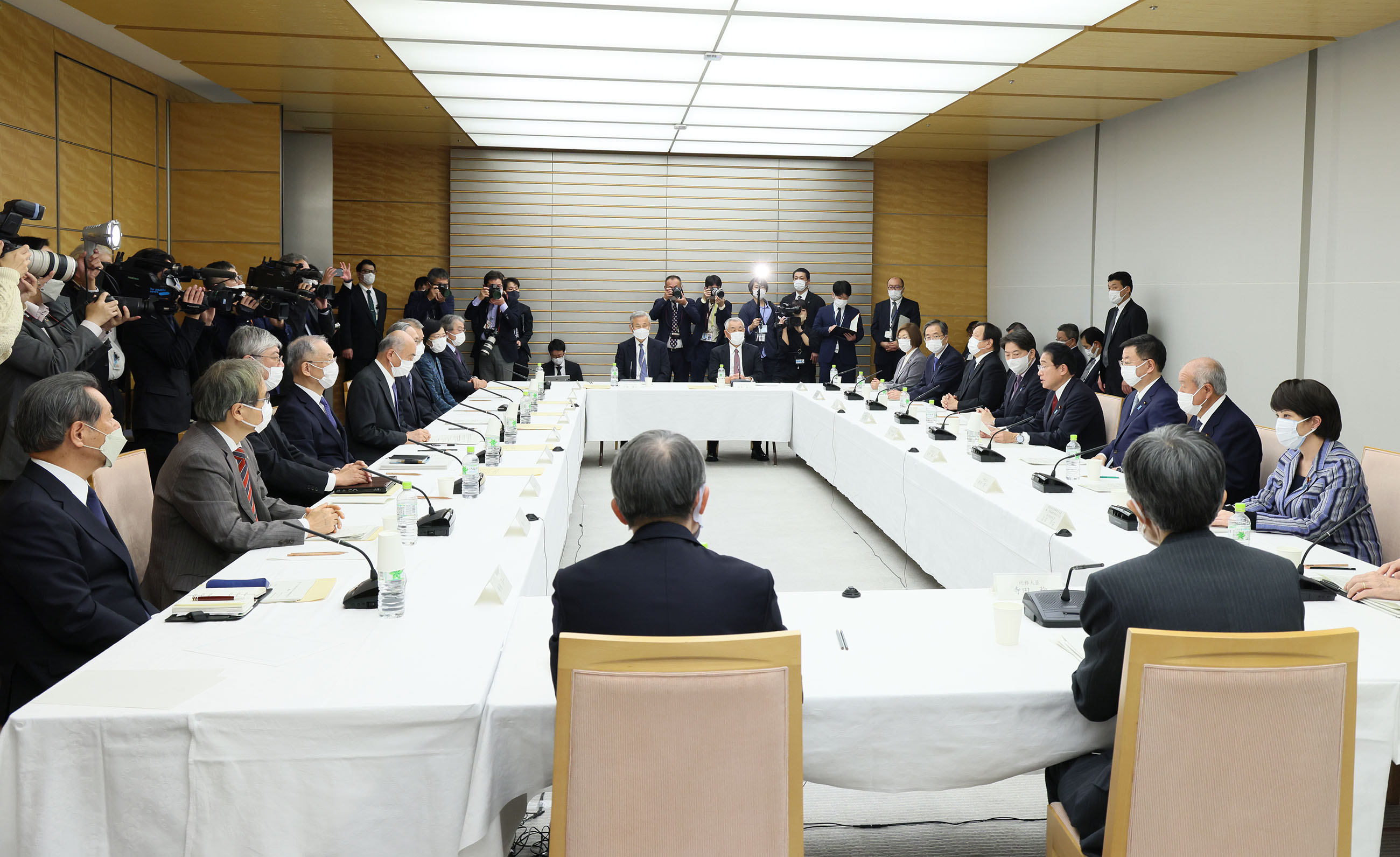 会議のまとめを行う岸田総理３