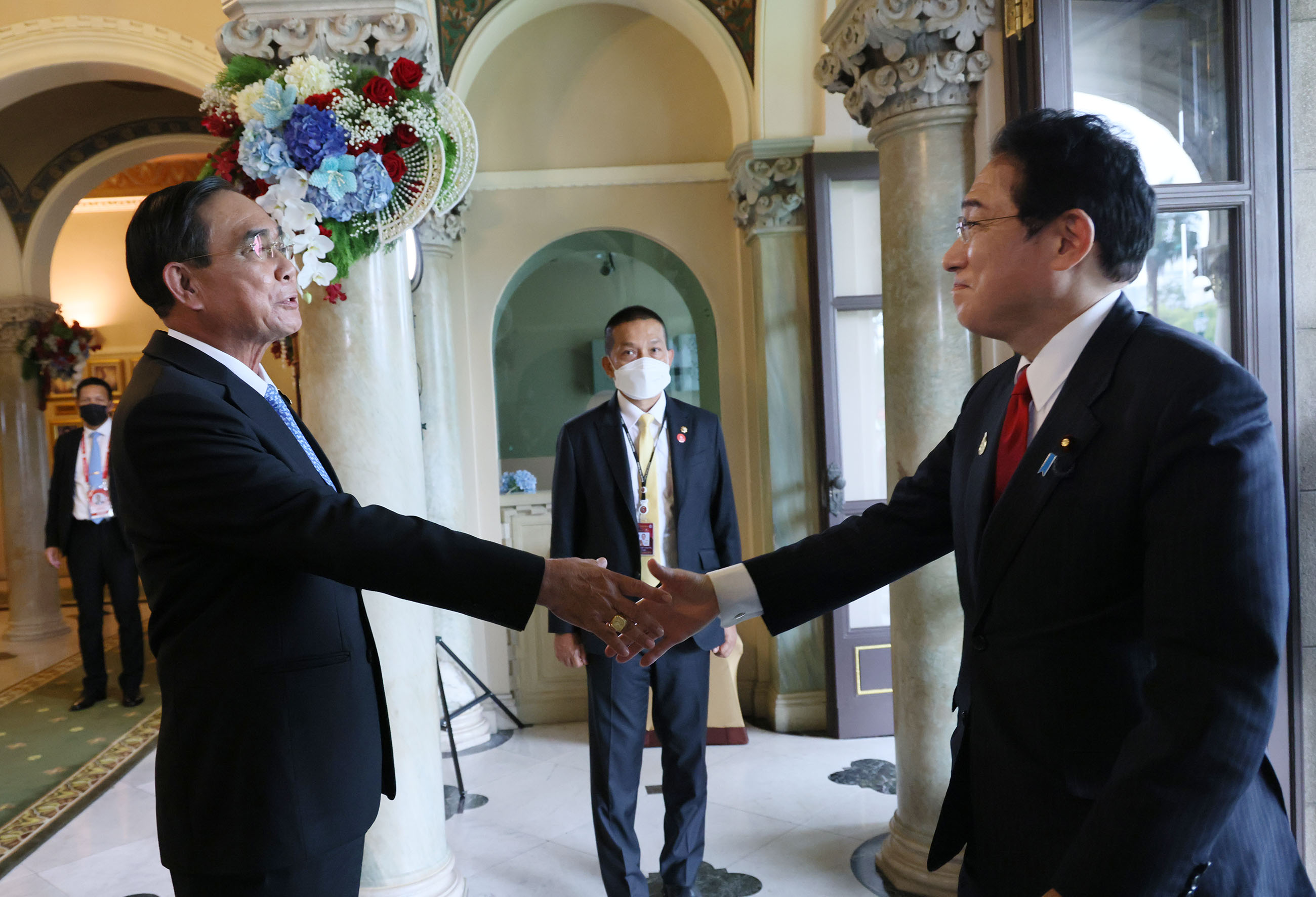 プラユット・タイ首相兼国防大臣による出向かえを受ける岸田総理