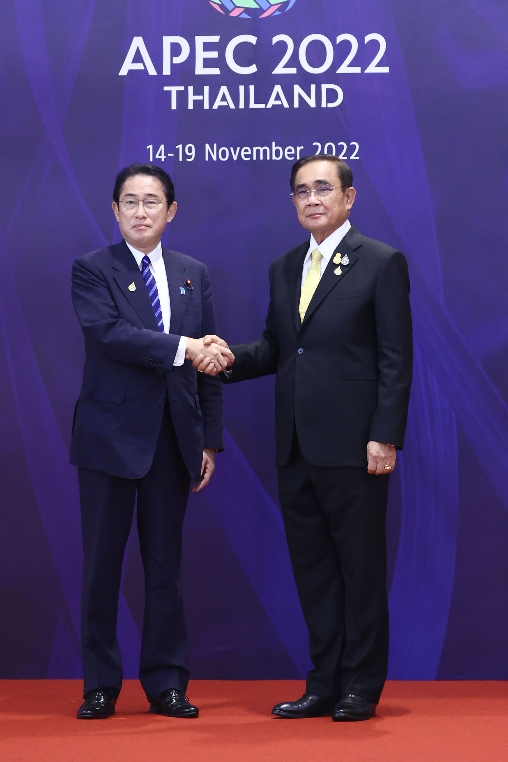 プラユット・タイ首相兼国防大臣による出向かえを受ける岸田総理２