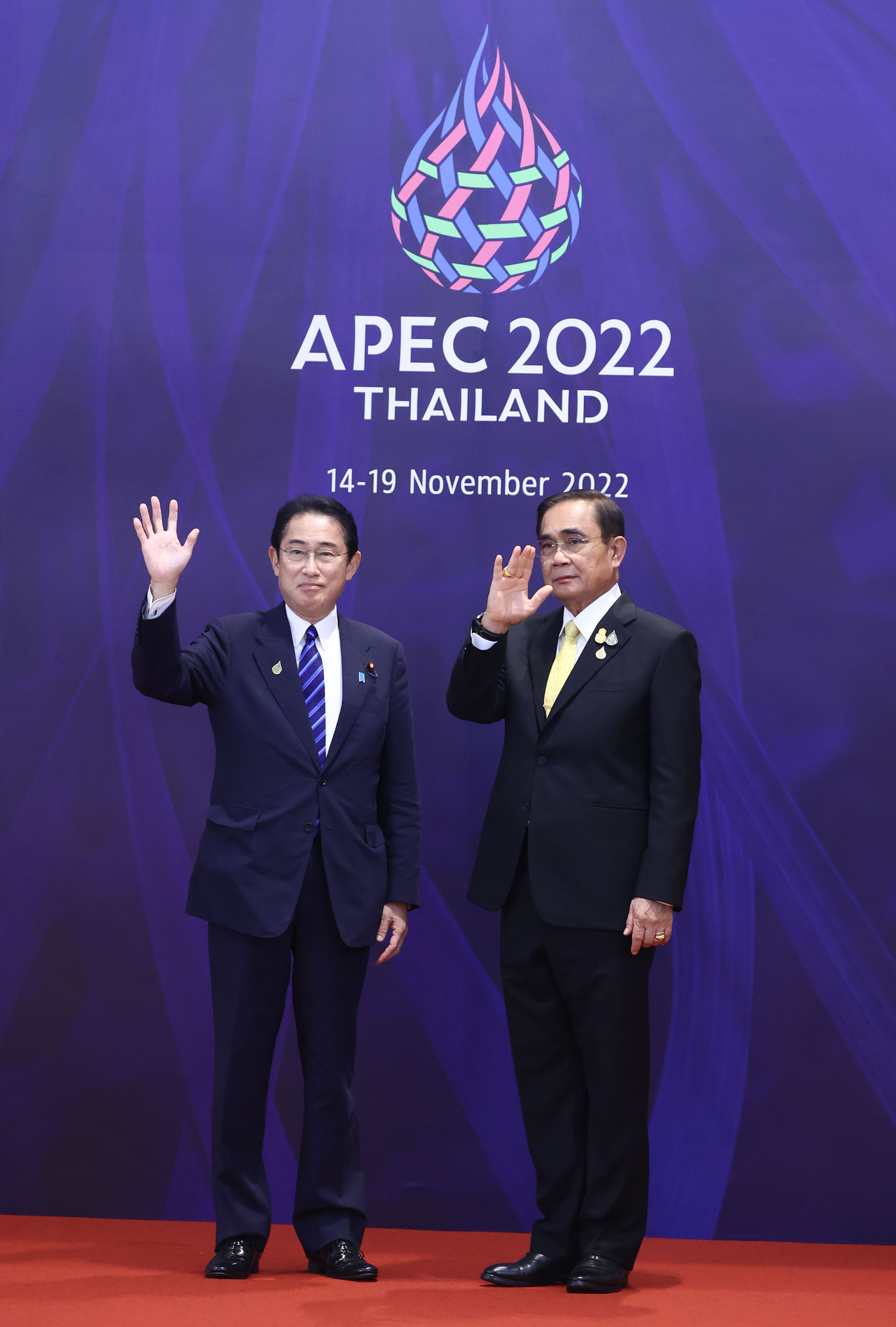 プラユット・タイ首相兼国防大臣による出向かえを受ける岸田総理３