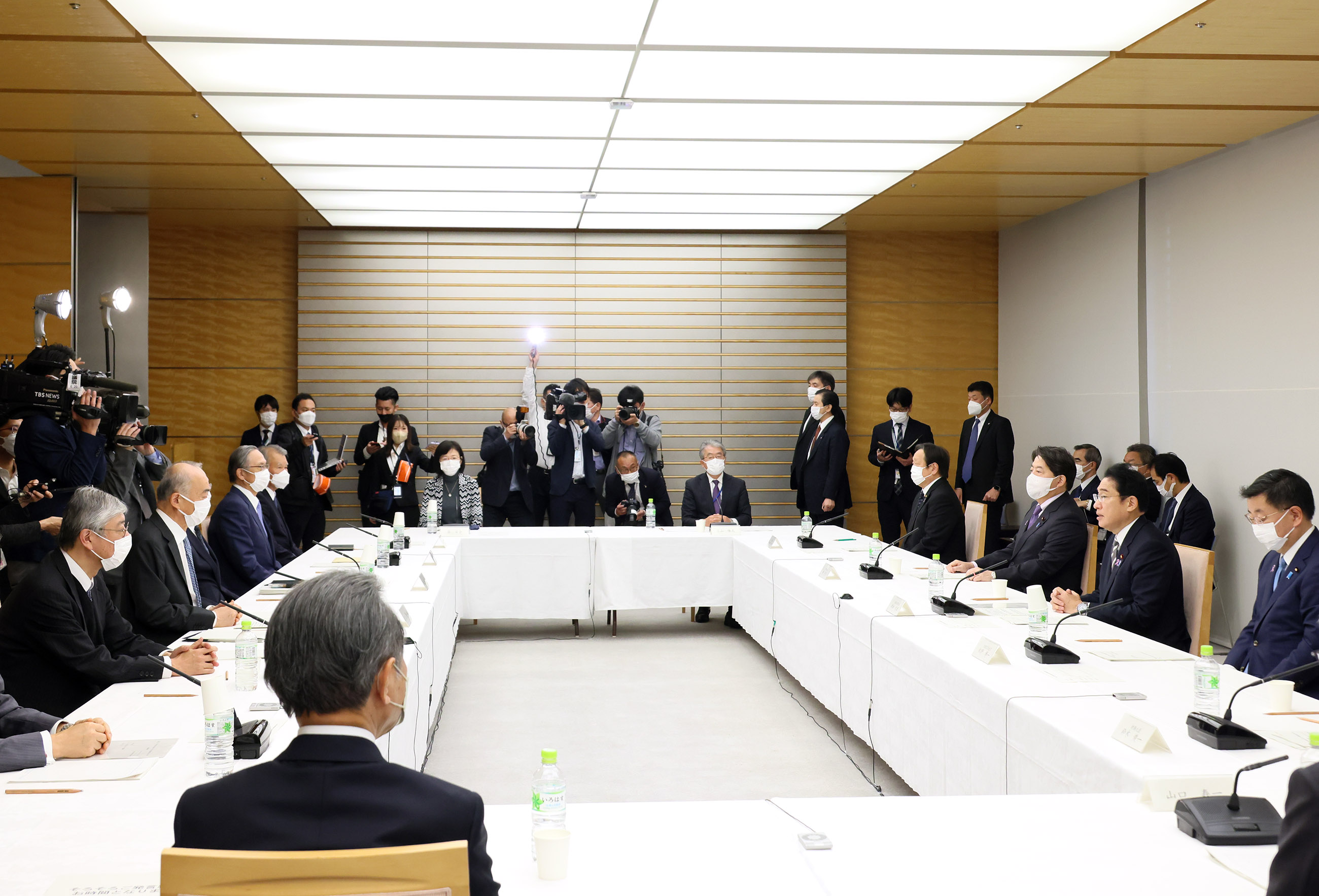 会議のまとめを行う岸田総理３