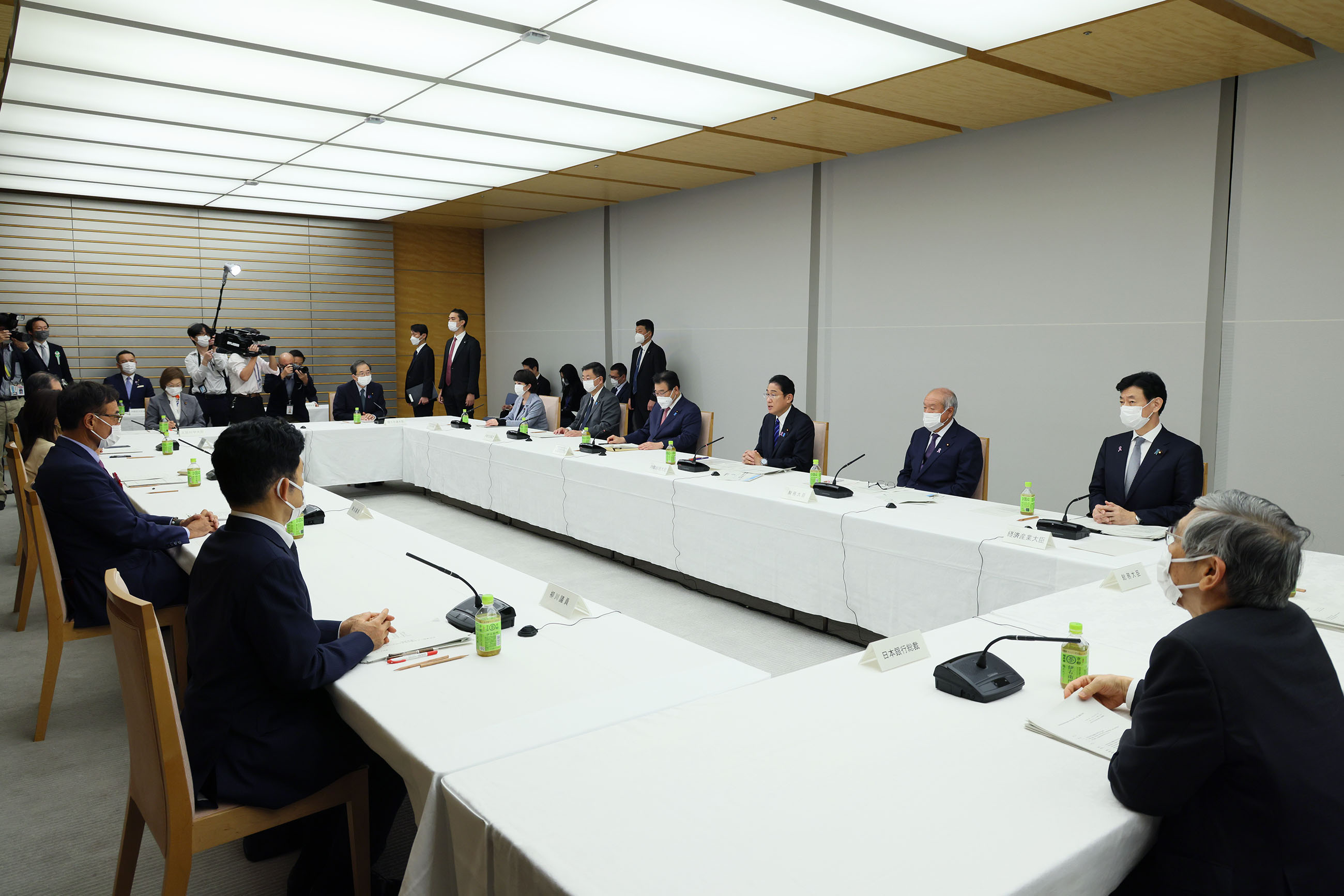 会議のまとめを行う岸田総理３