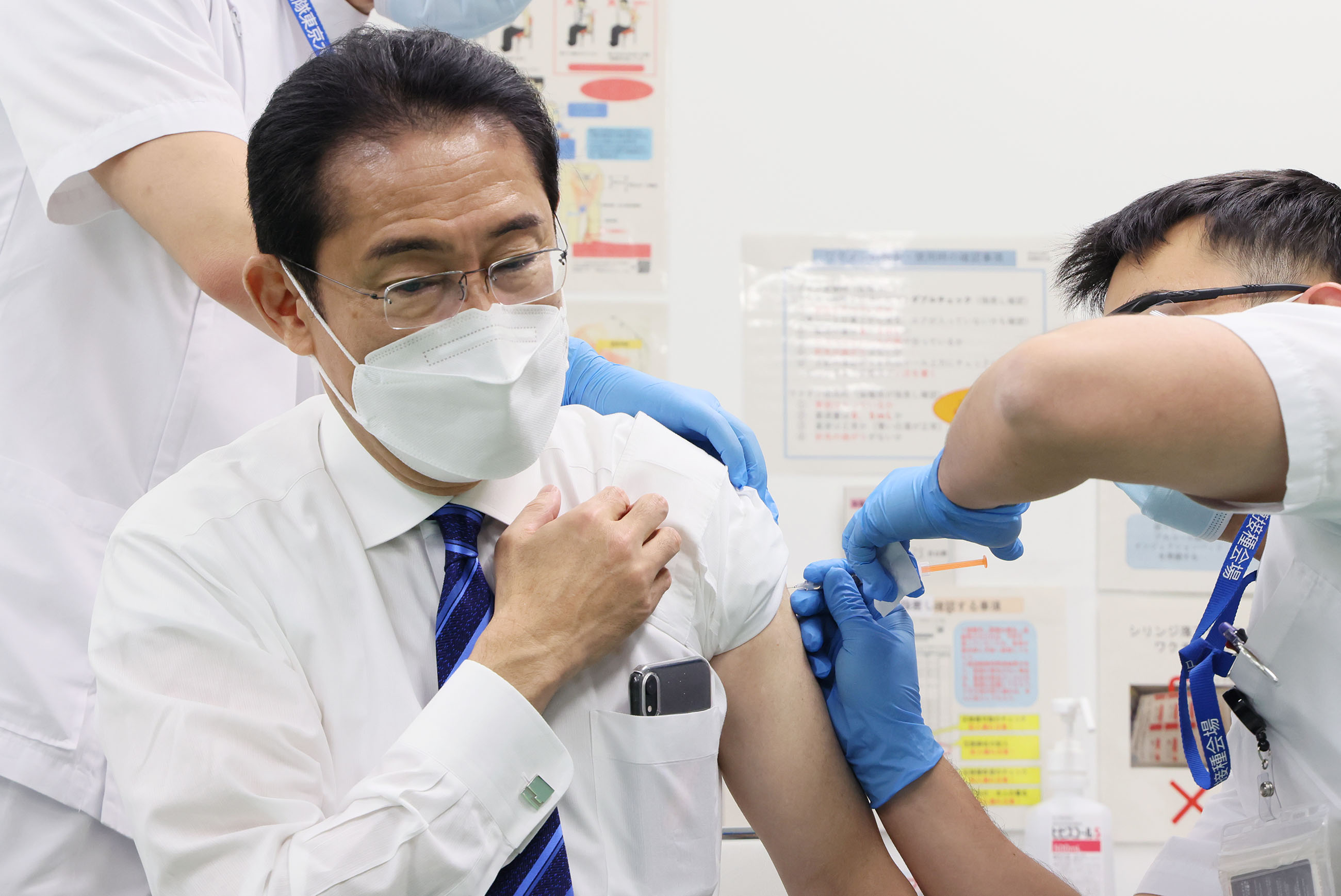 ワクチン接種を受ける岸田総理１