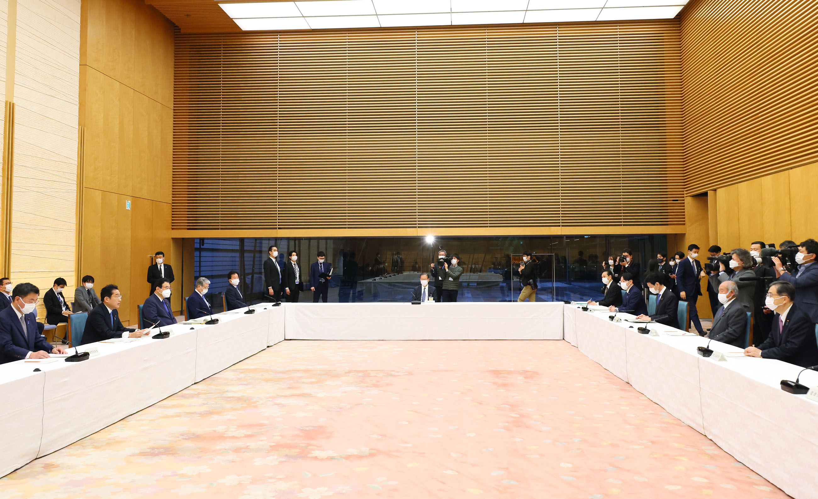 会議のまとめを行う岸田総理３