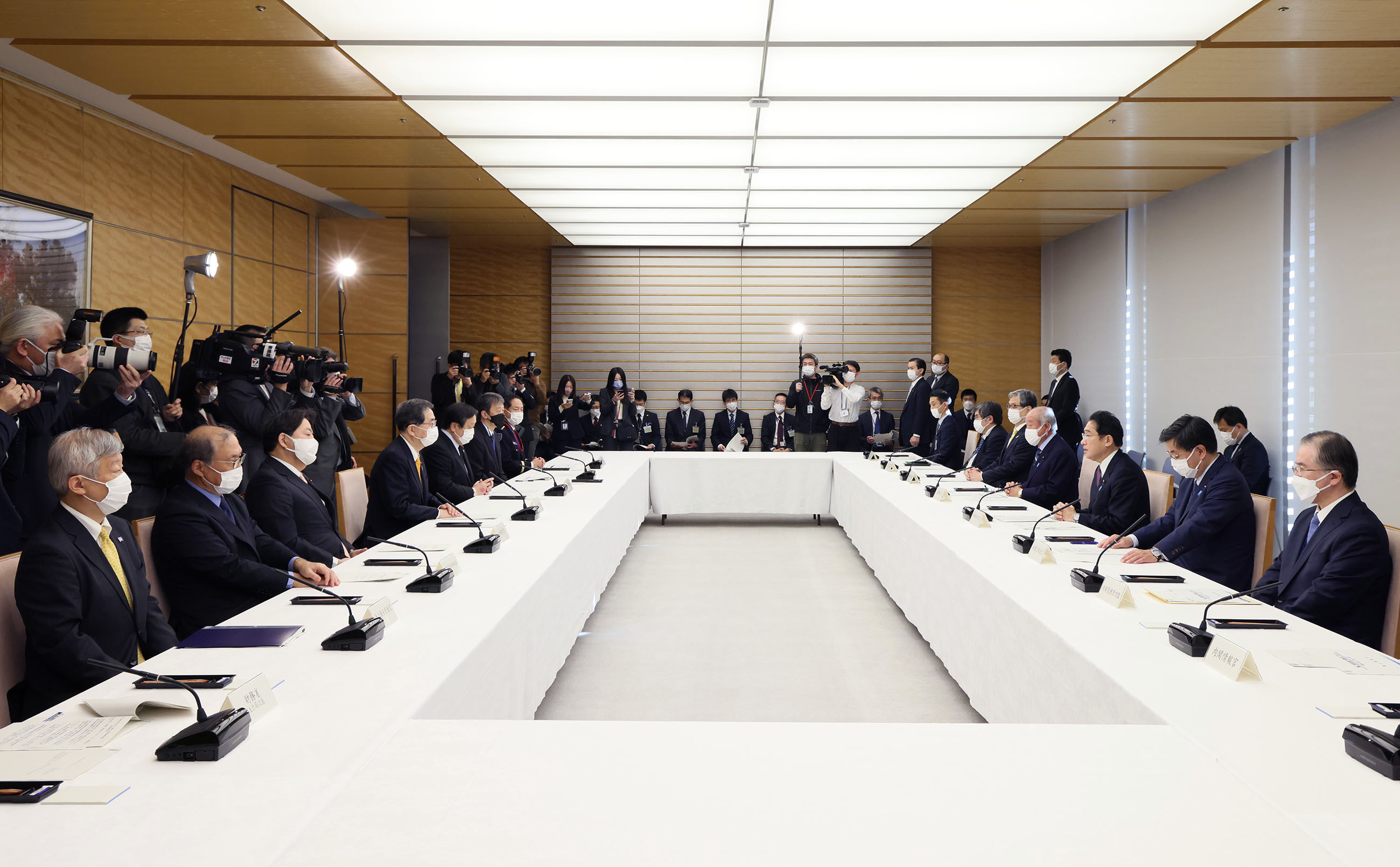 会議のまとめを行う岸田総理３