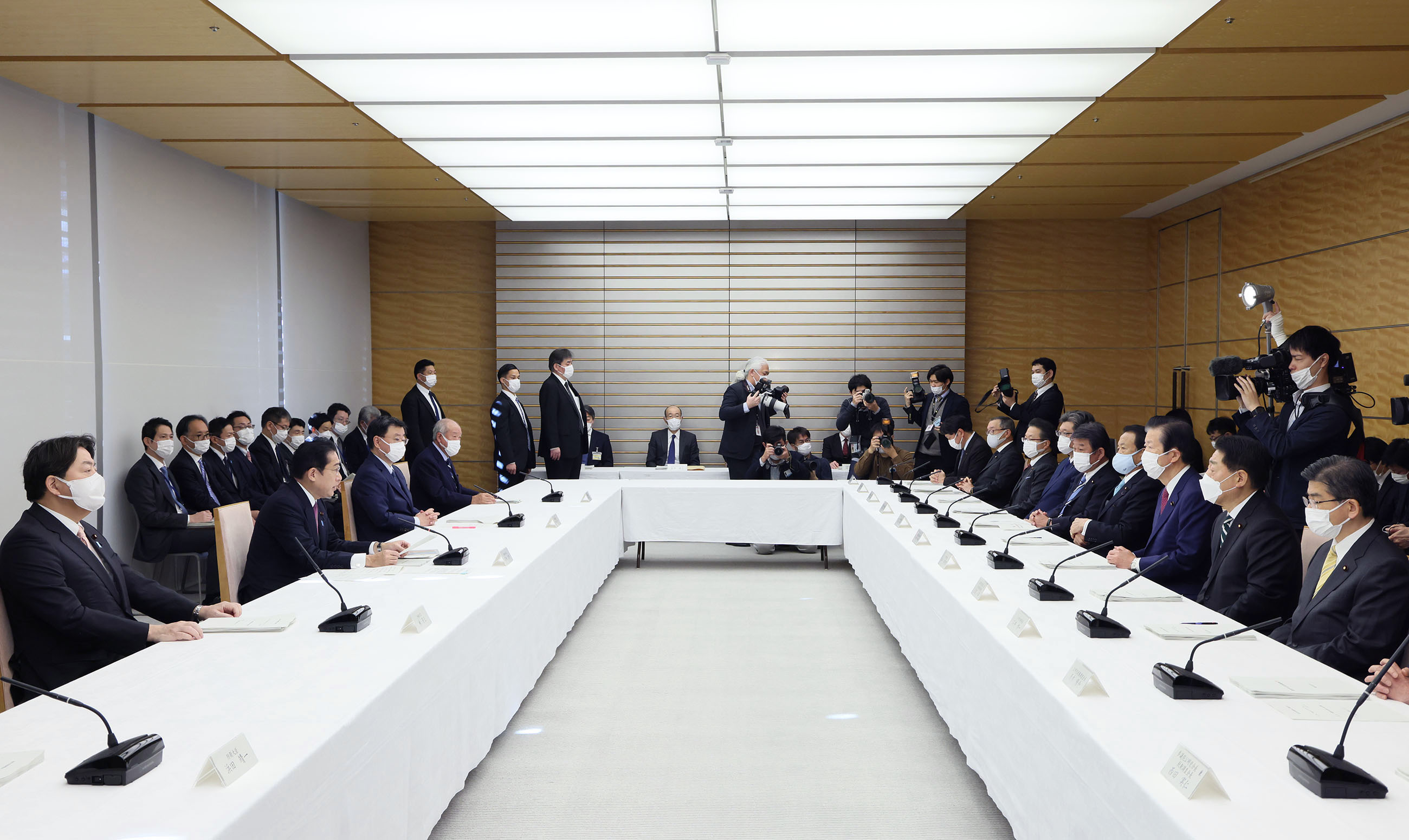 会議のまとめを行う岸田総理２