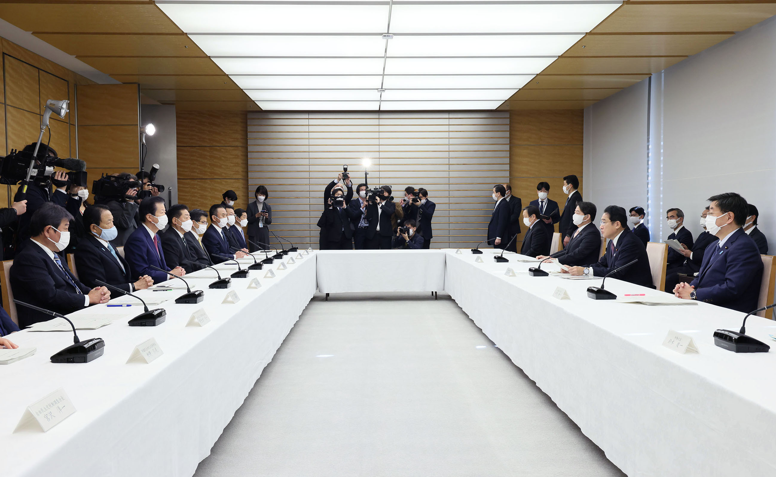 会議のまとめを行う岸田総理３