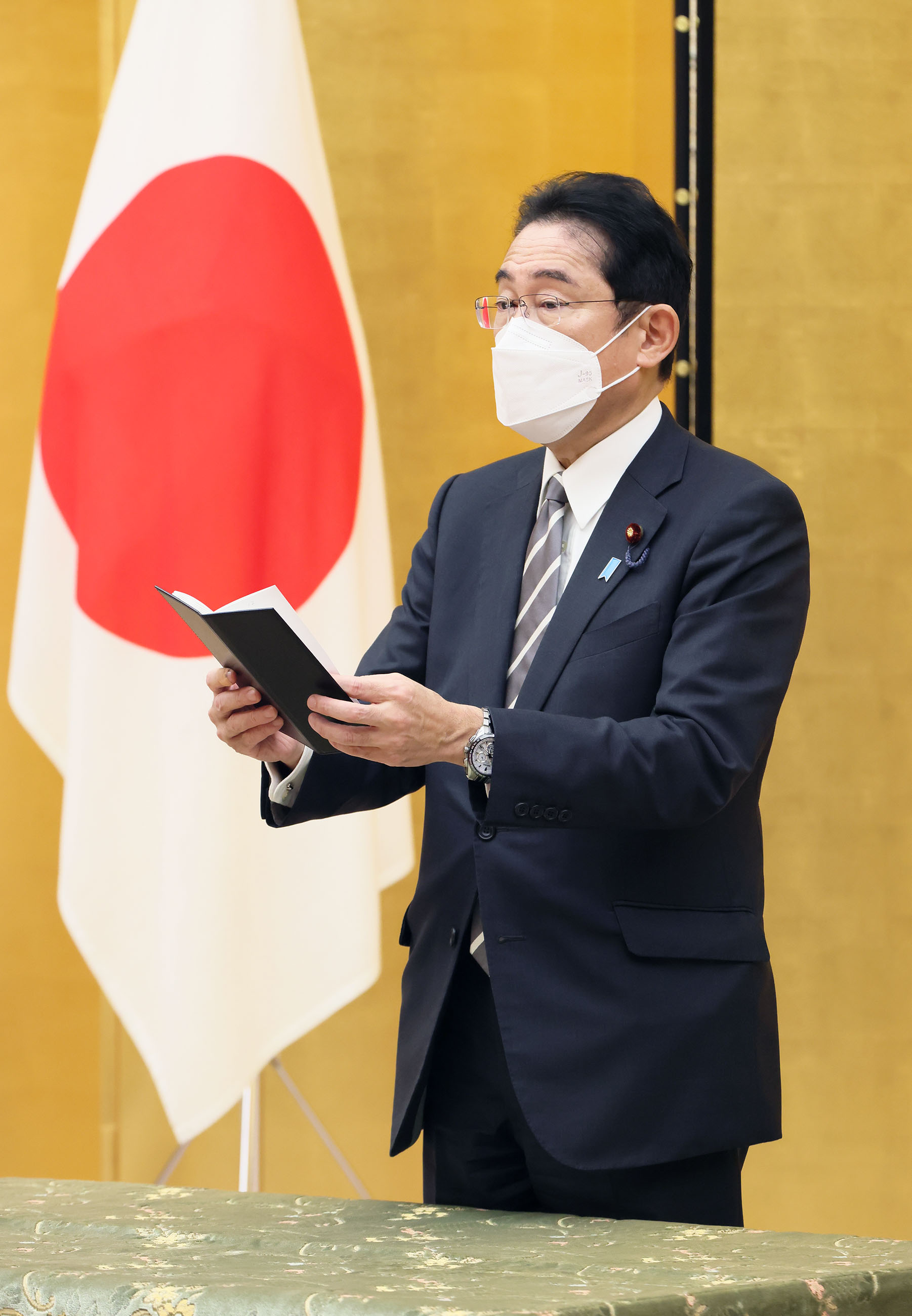 挨拶する岸田総理１