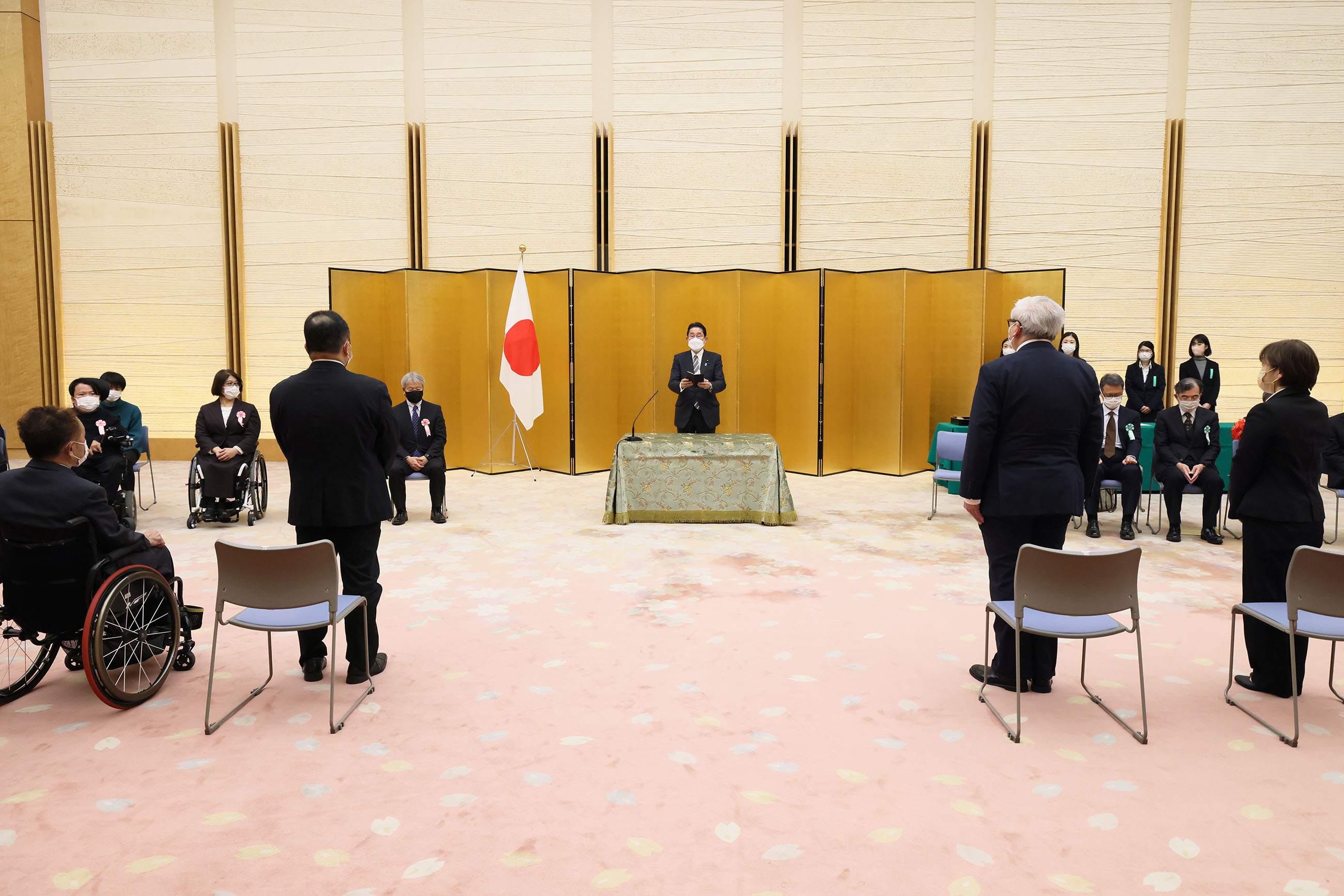 挨拶する岸田総理３