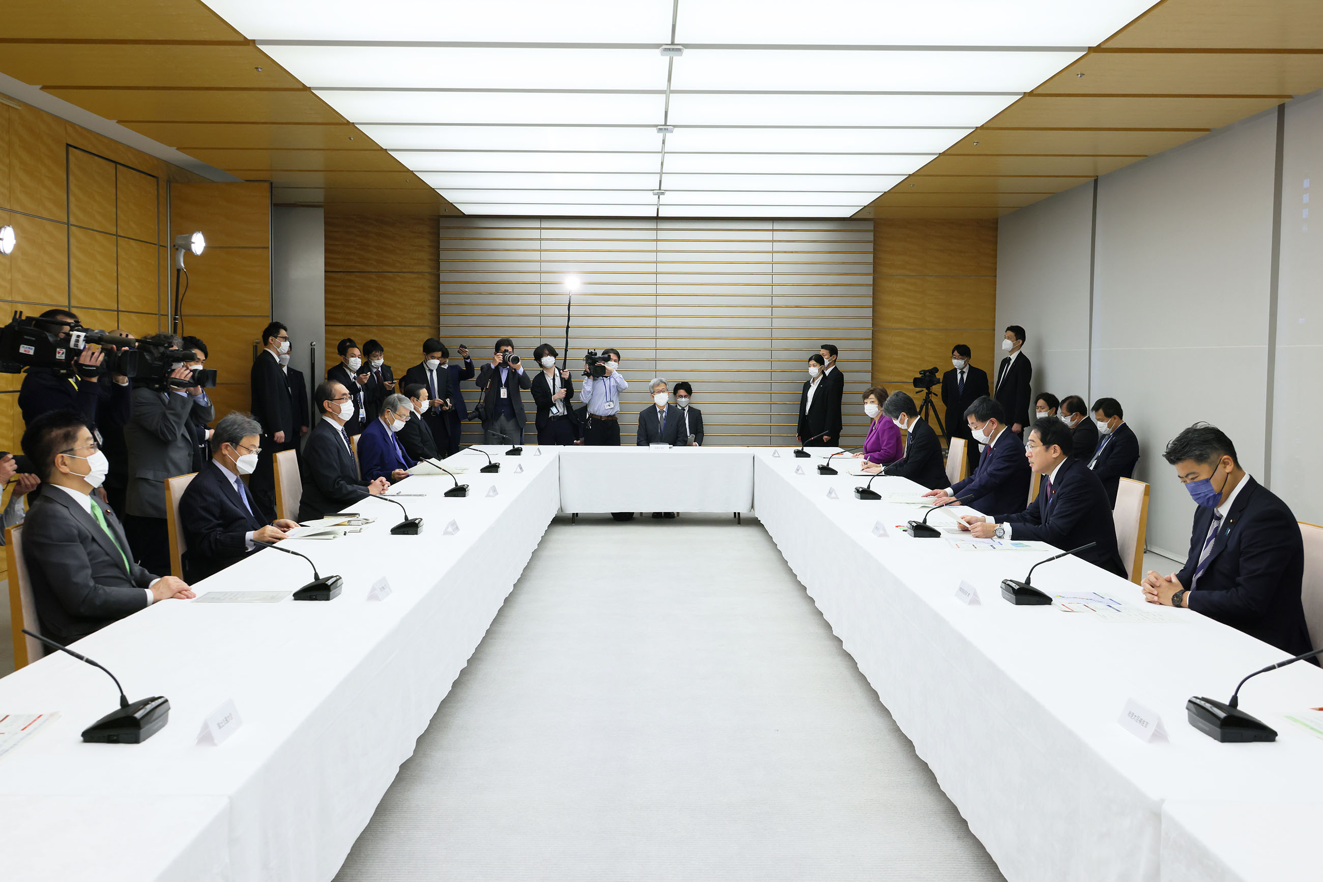 会議のまとめを行う岸田総理２