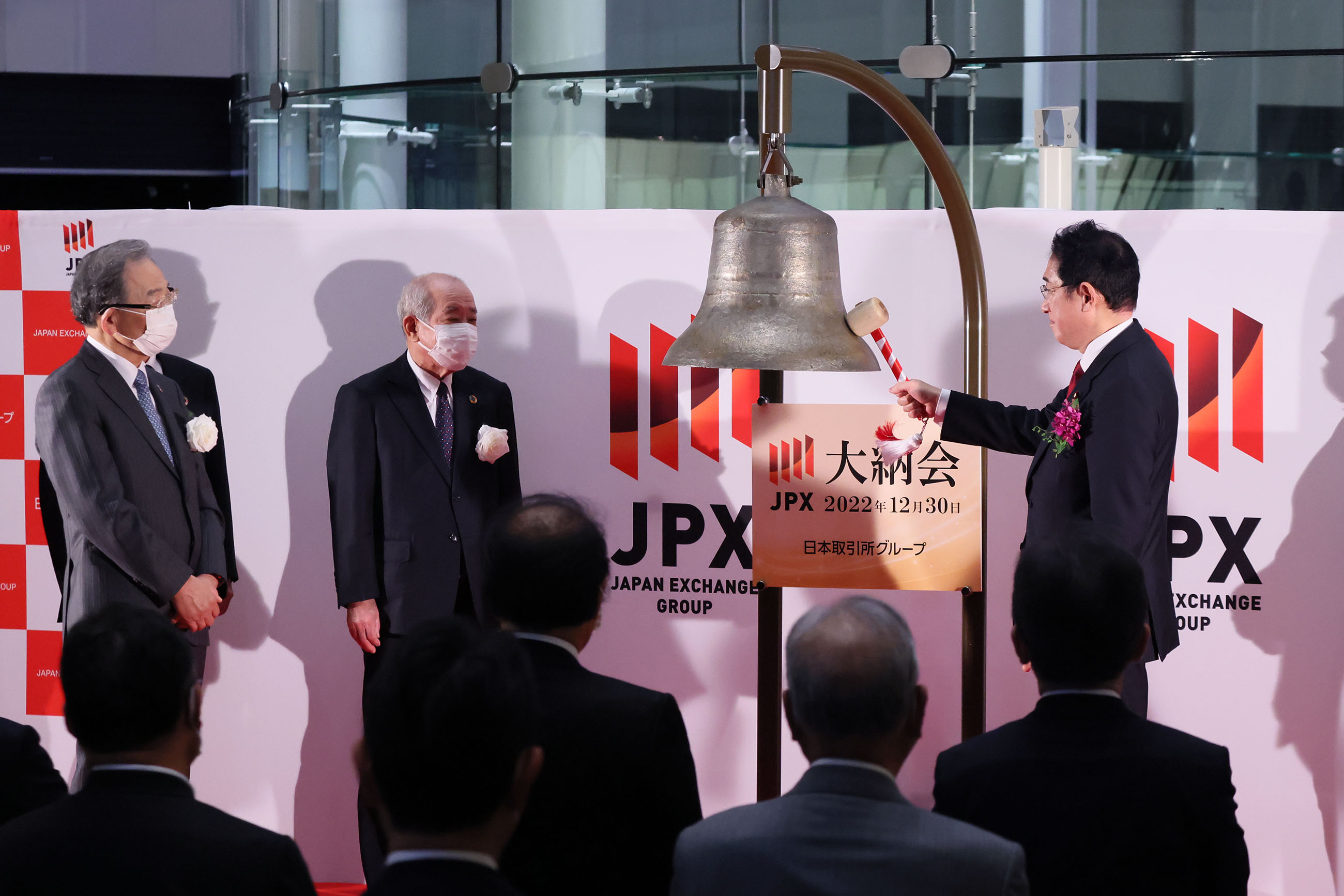 打鐘する岸田総理３