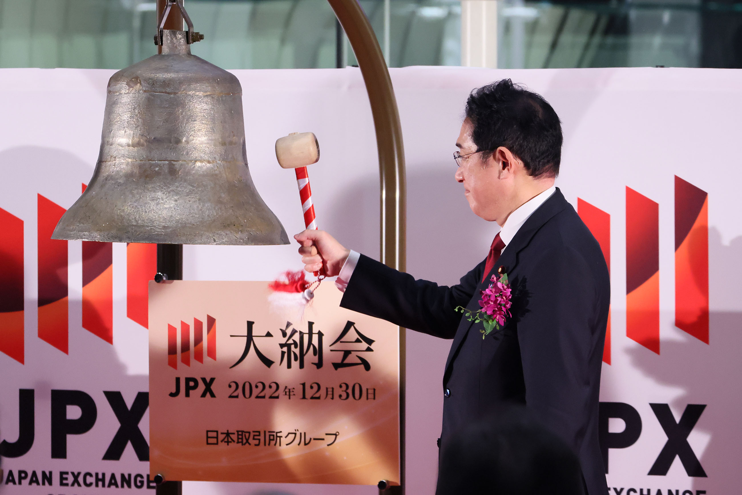 打鐘する岸田総理４