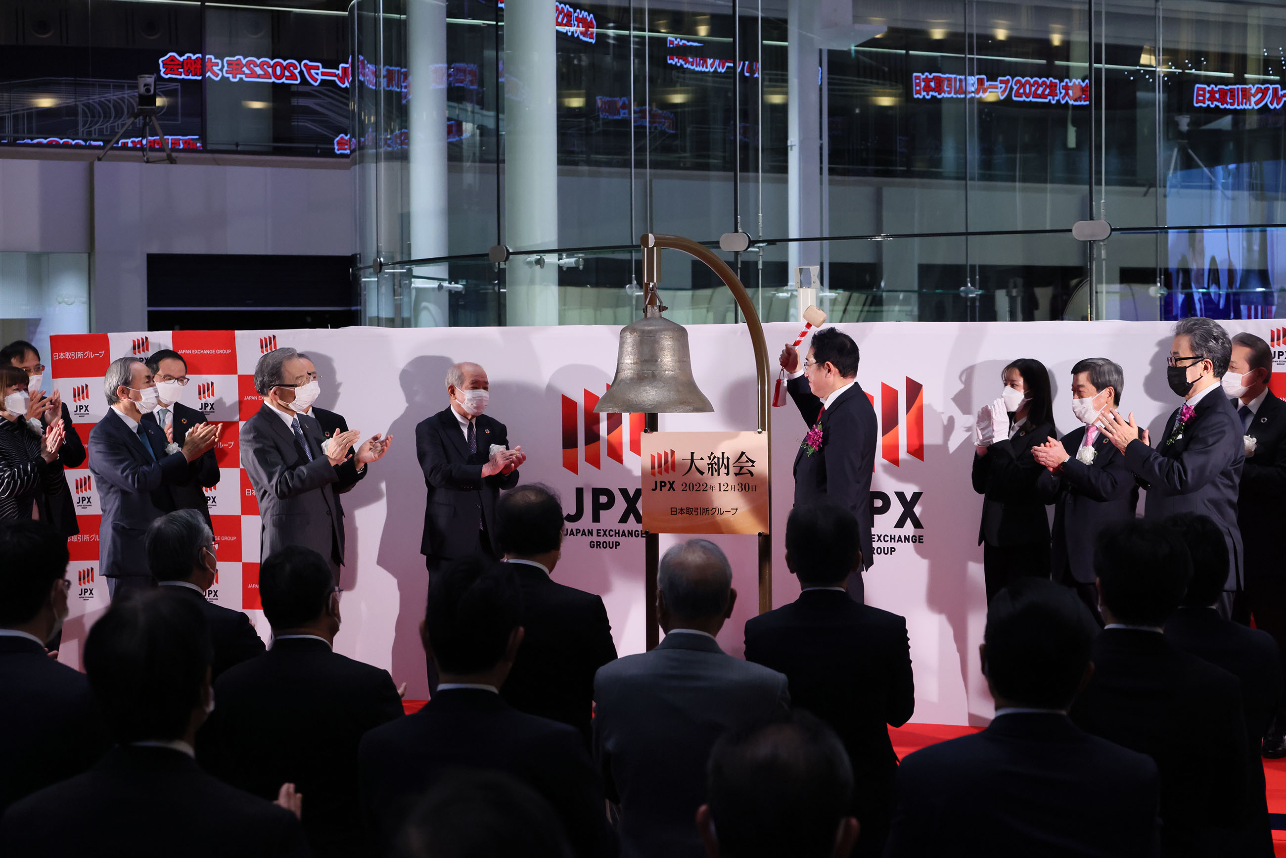 打鐘する岸田総理５