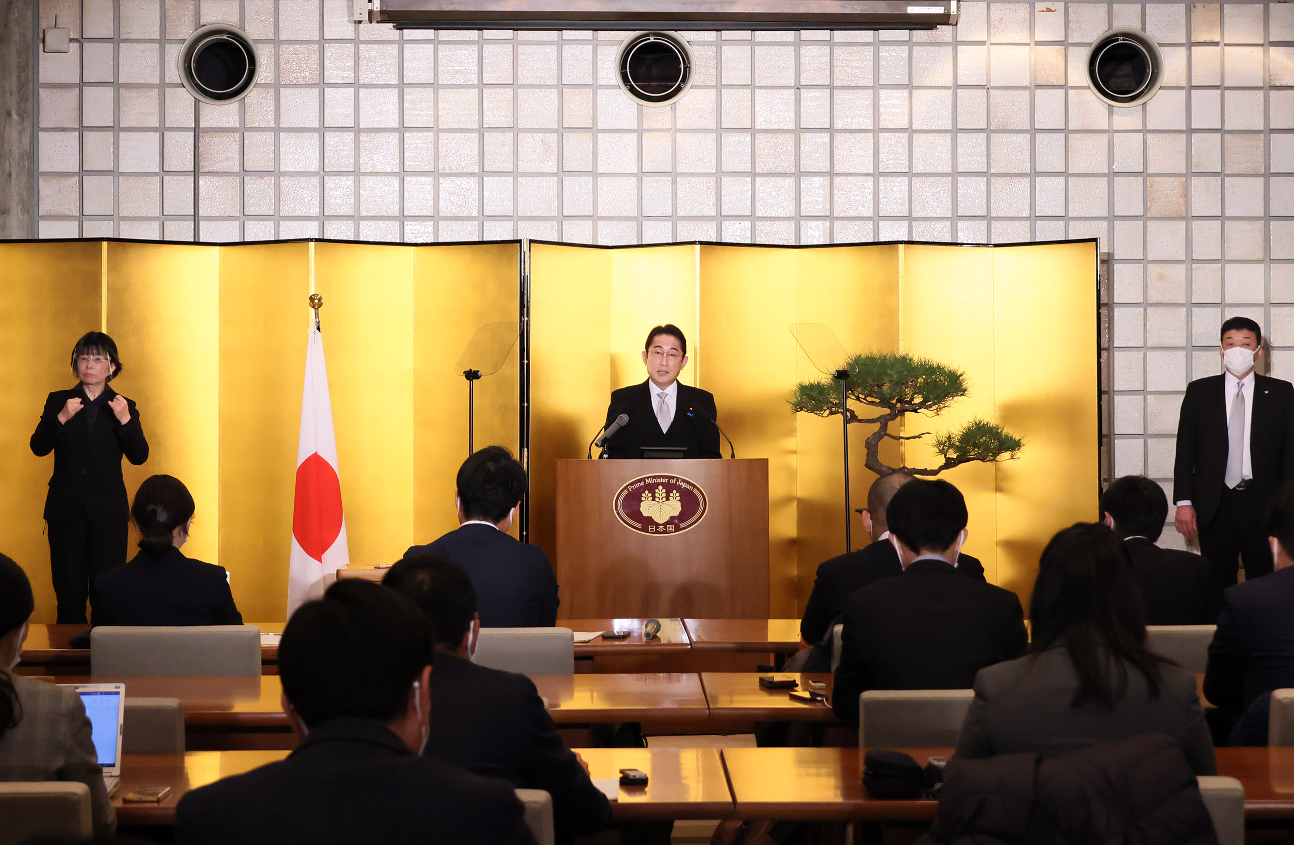 冒頭に発言する岸田総理３