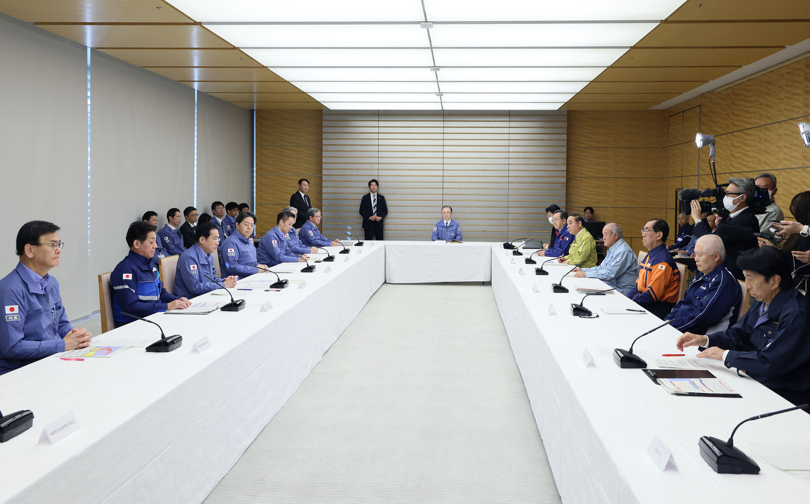 発言する岸田総理４