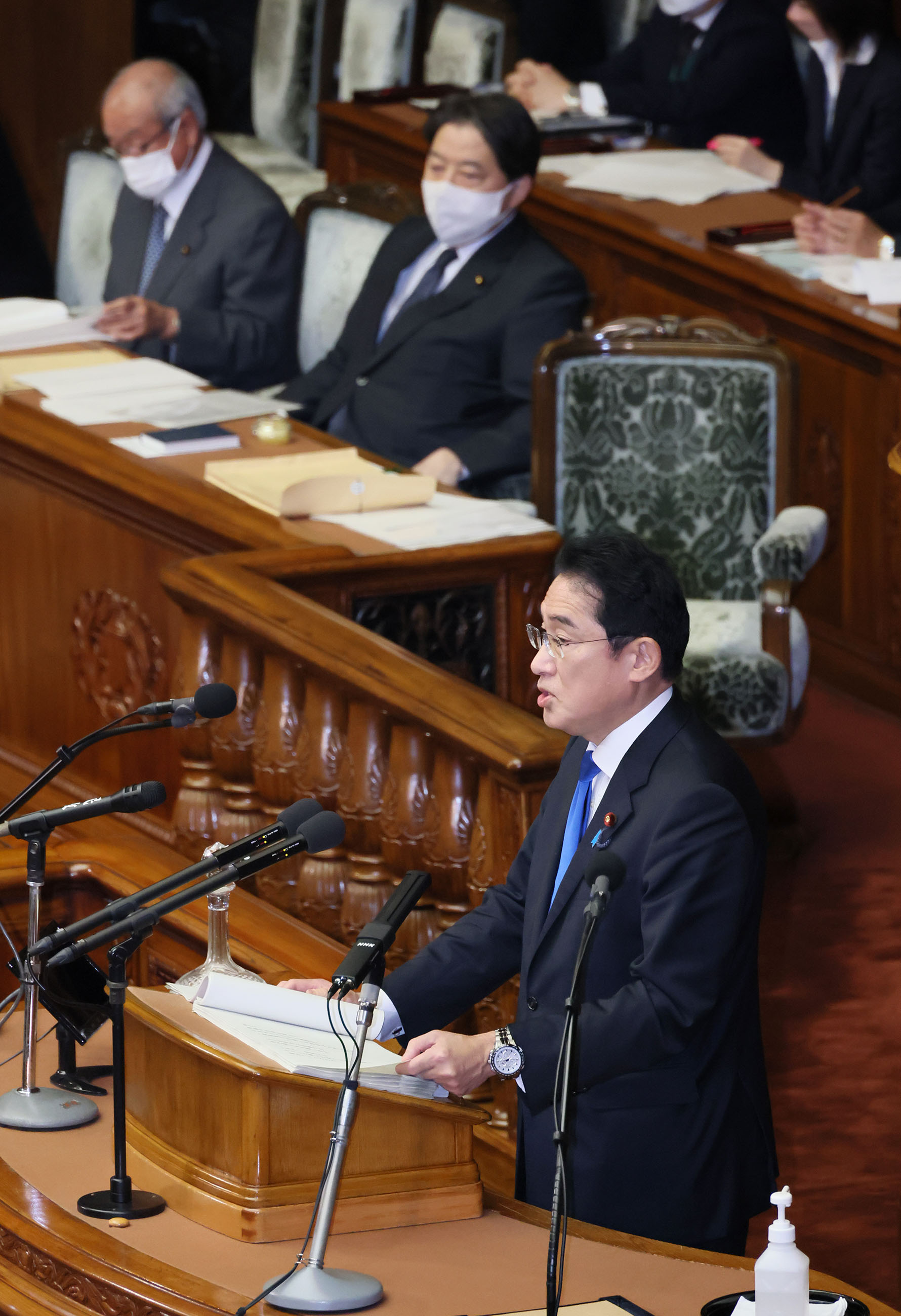 衆議院本会議で施政方針演説を行う岸田総理７