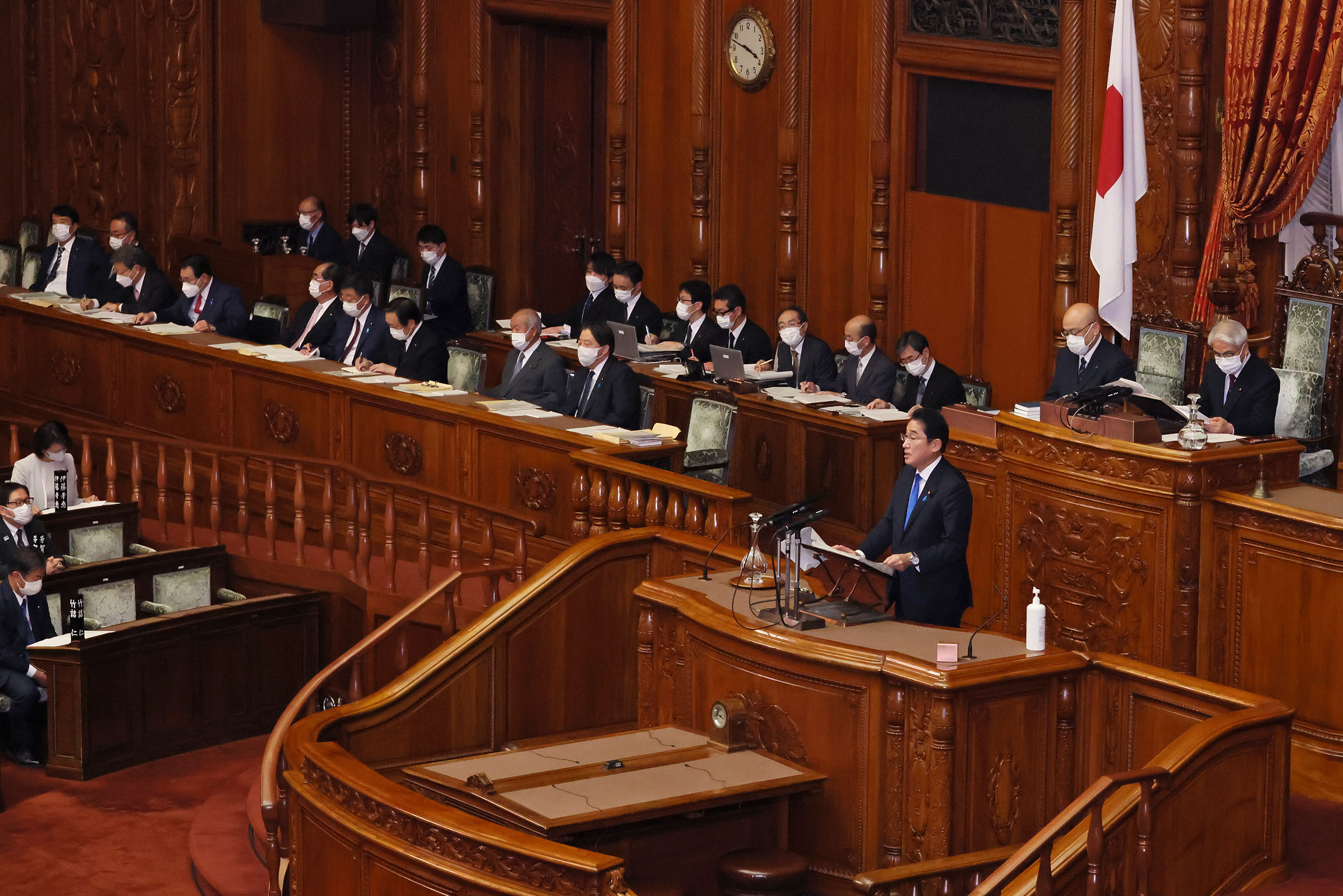 参議院本会議で施政方針演説を行う岸田総理５