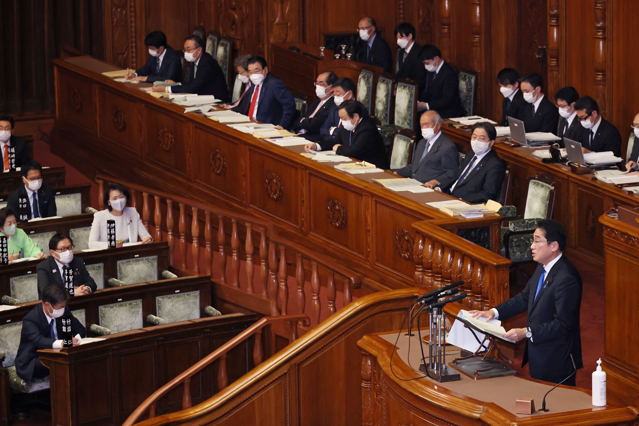 参議院本会議で施政方針演説を行う岸田総理６