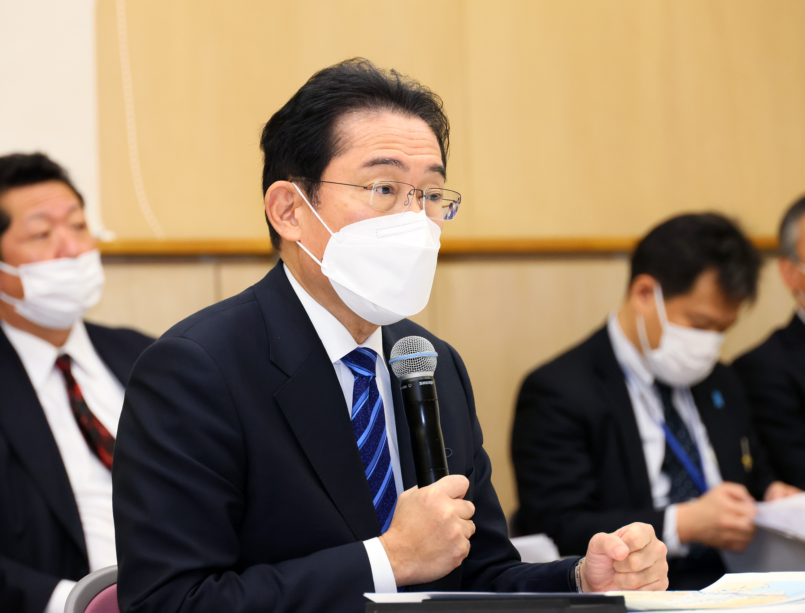 福井県知事から被災状況の説明を受ける岸田総理１