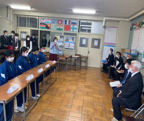 外国にルーツを持つ中学生と日本語で懇談