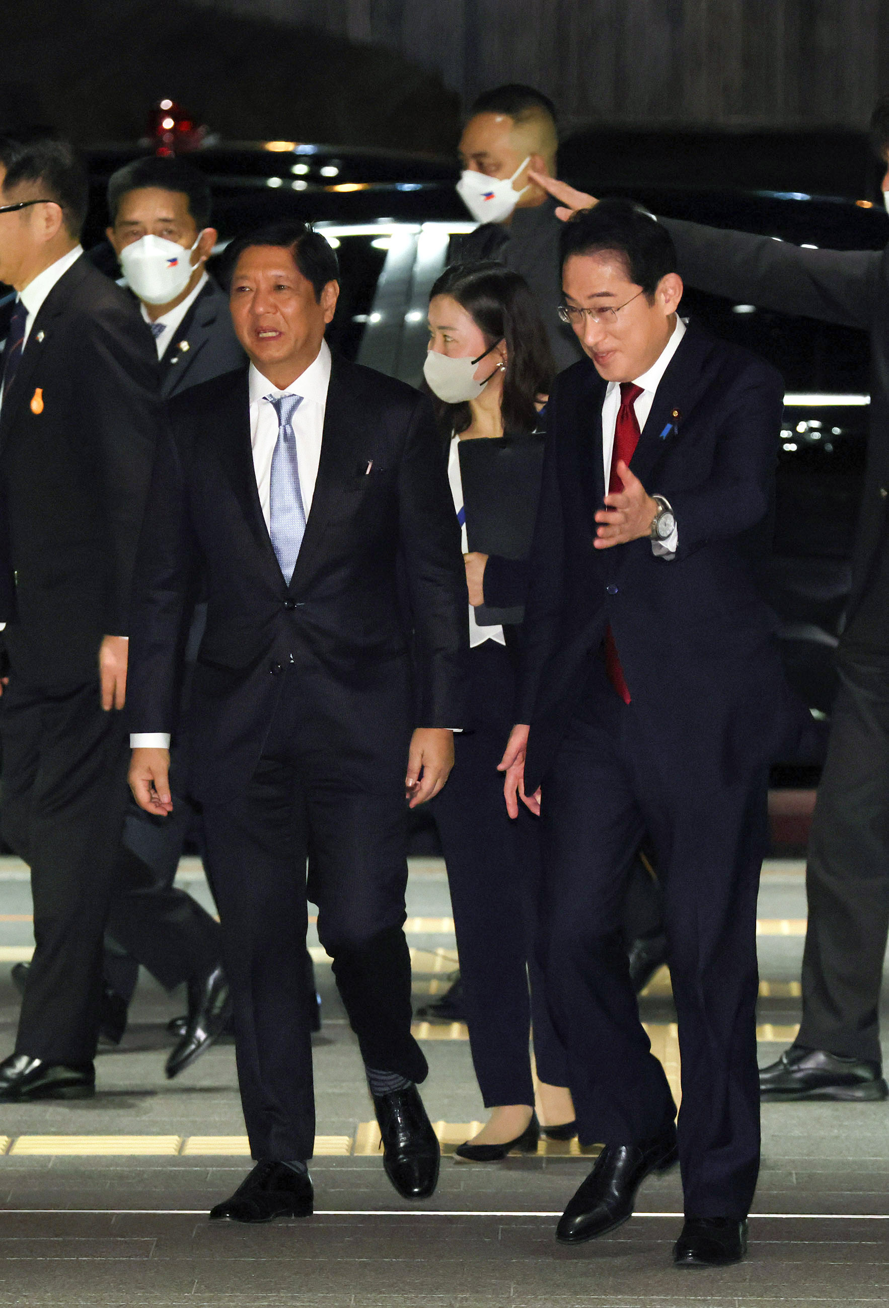 マルコス・フィリピン大統領を出迎える岸田総理
