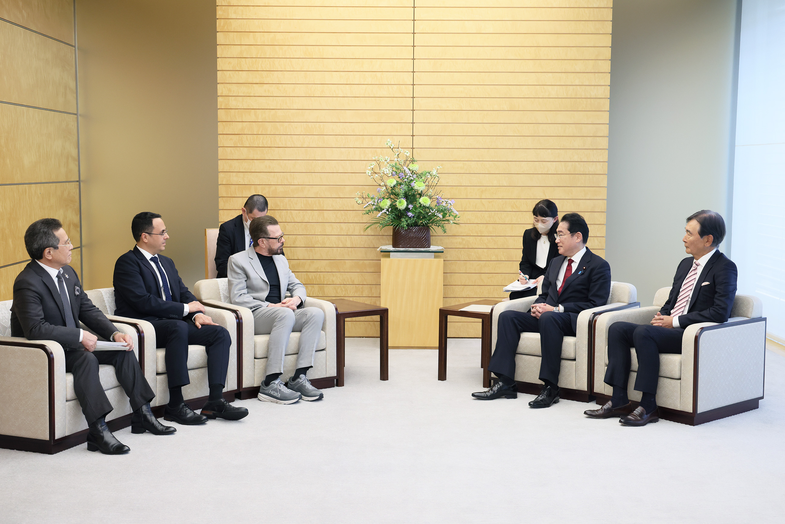 表敬を受ける岸田総理２