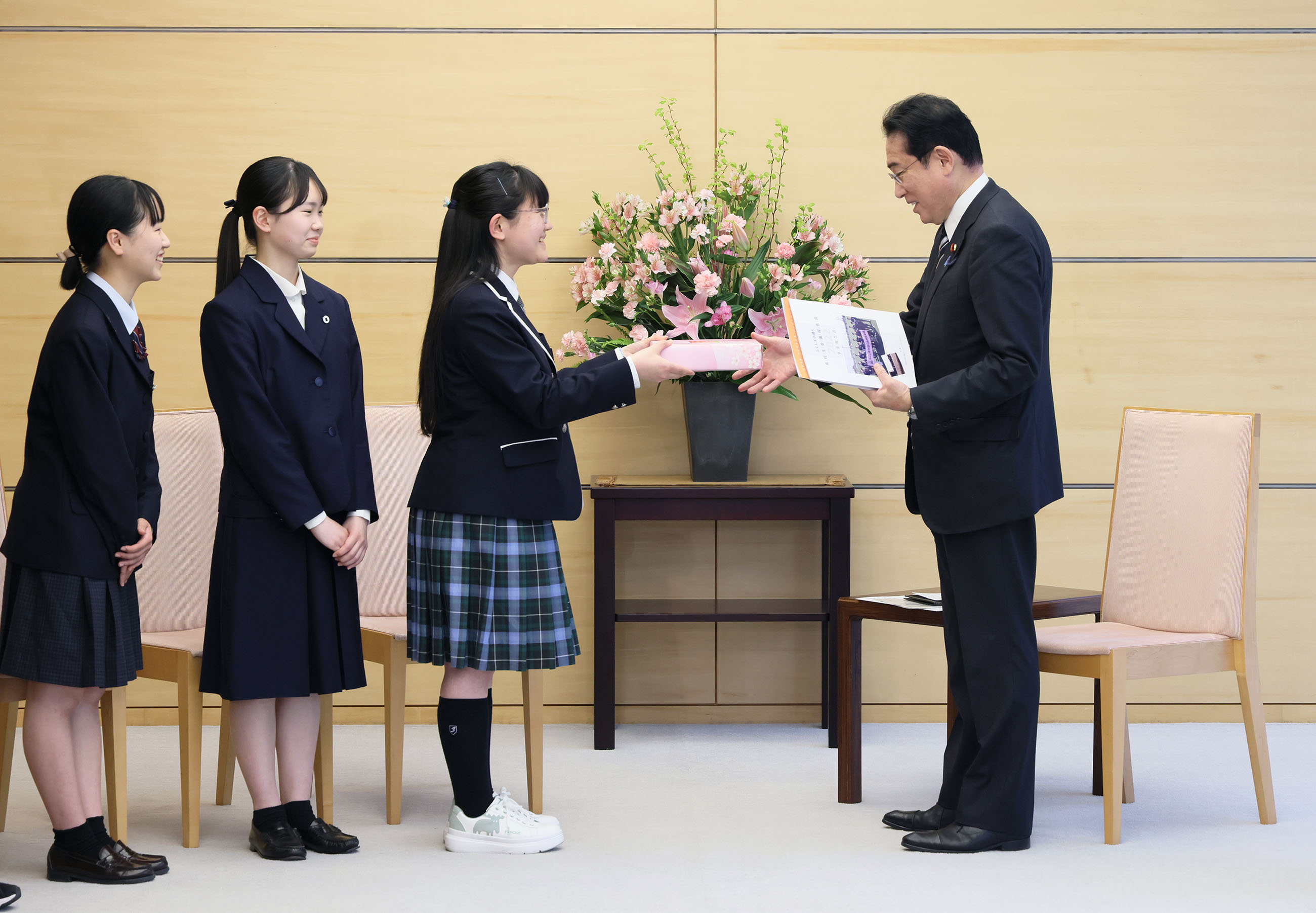 表敬を受ける岸田総理１