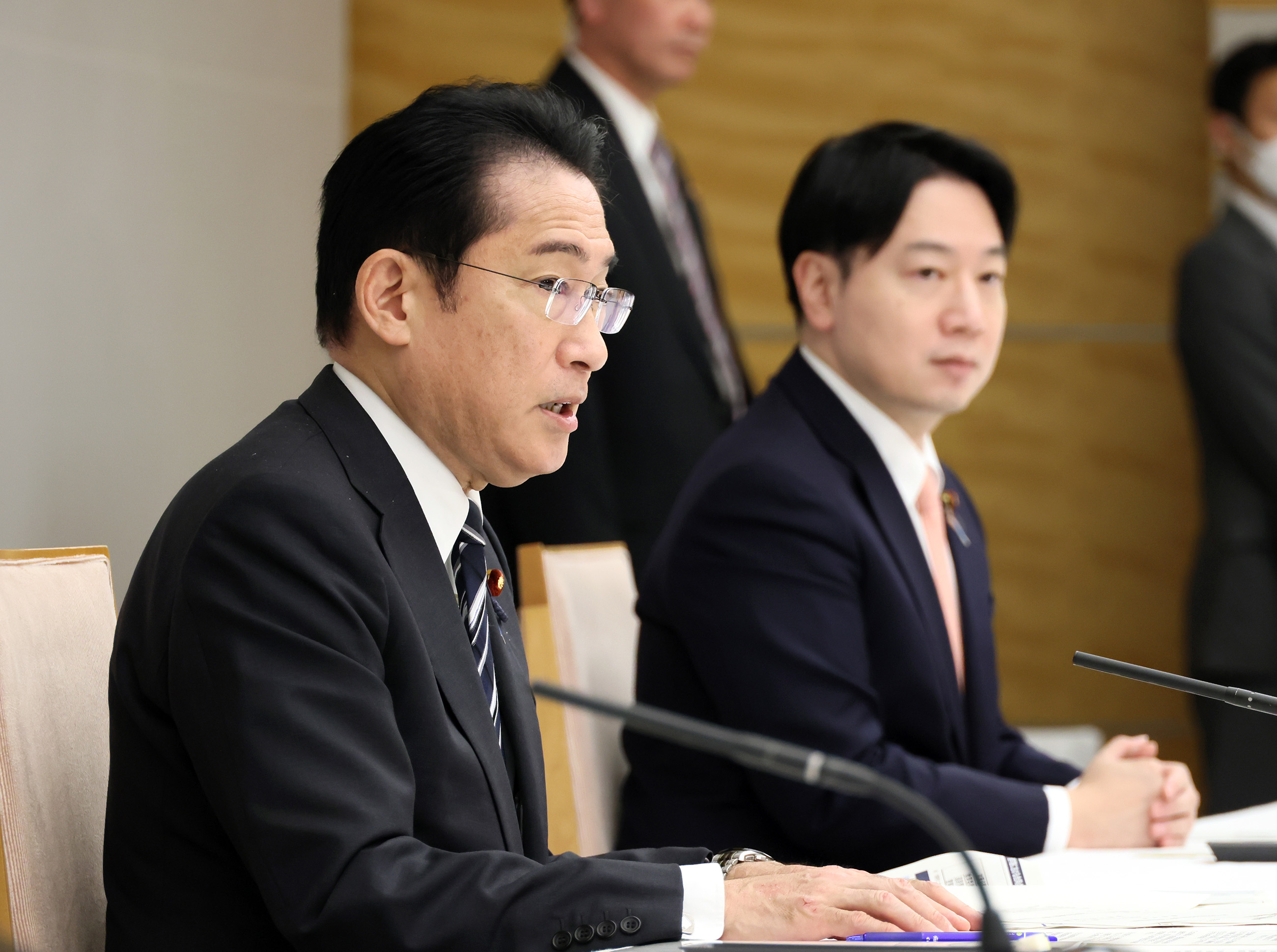 会議のまとめを行う岸田総理１