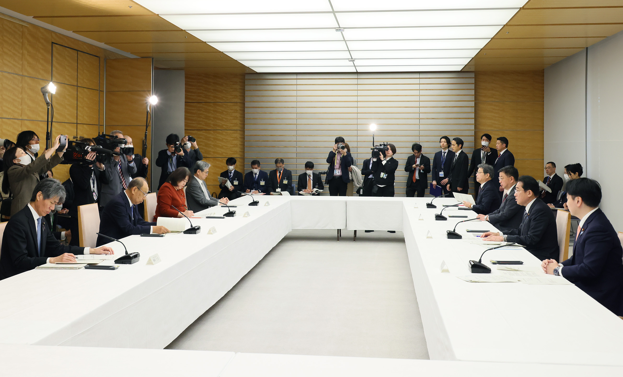 会議のまとめを行う岸田総理２
