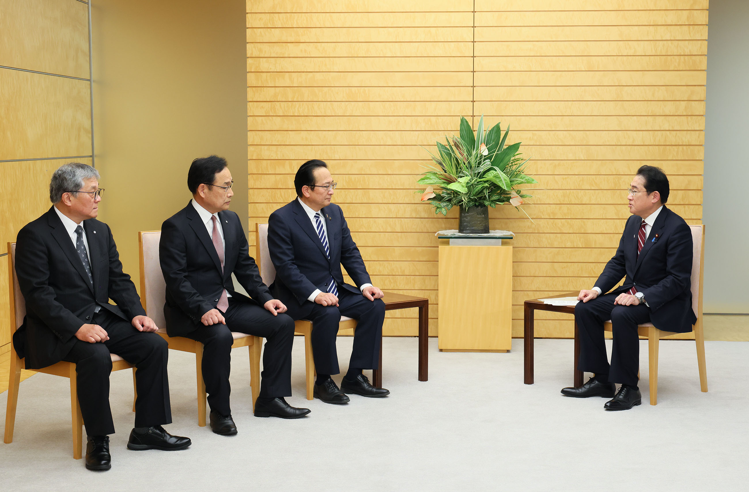 表敬を受ける岸田総理２