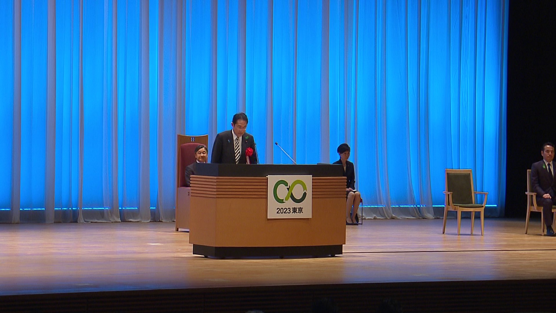 祝辞を述べる岸田総理１